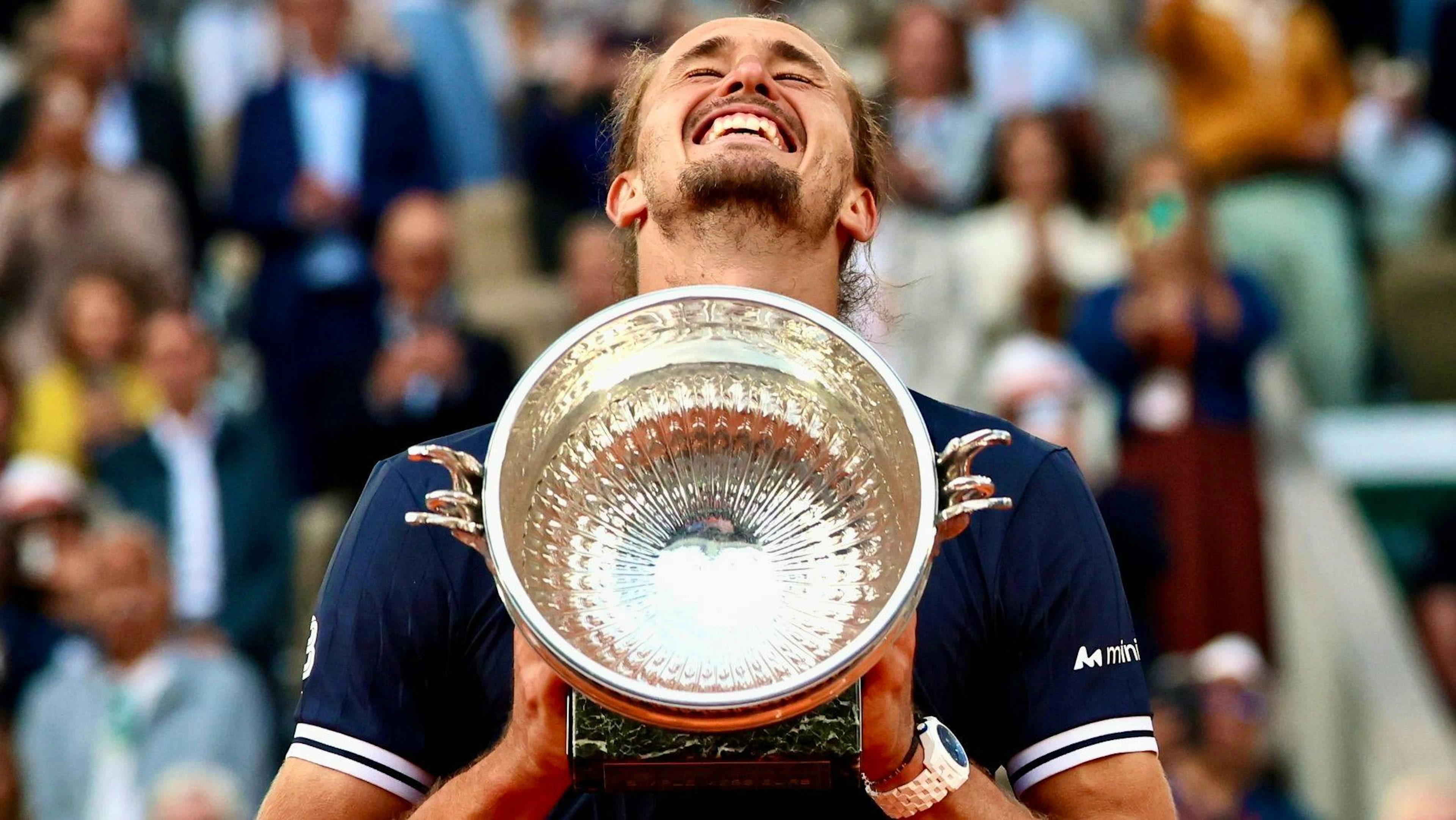 Alexander Zverev a fini par décrocher à 29 ans son premier titre en Grand Chelem à Roland-Garros.