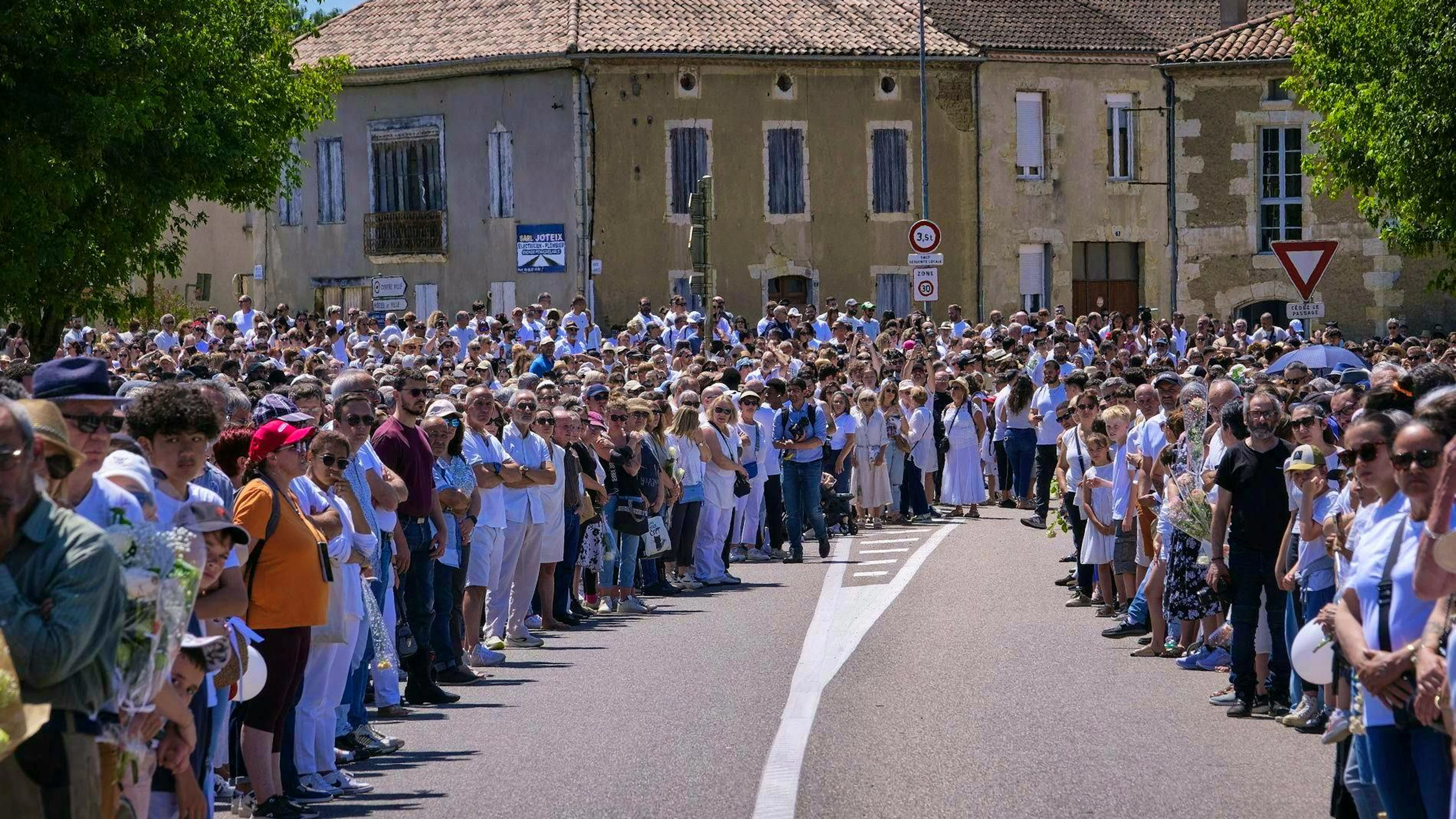 Around 6000 people gathered in Fleurance.