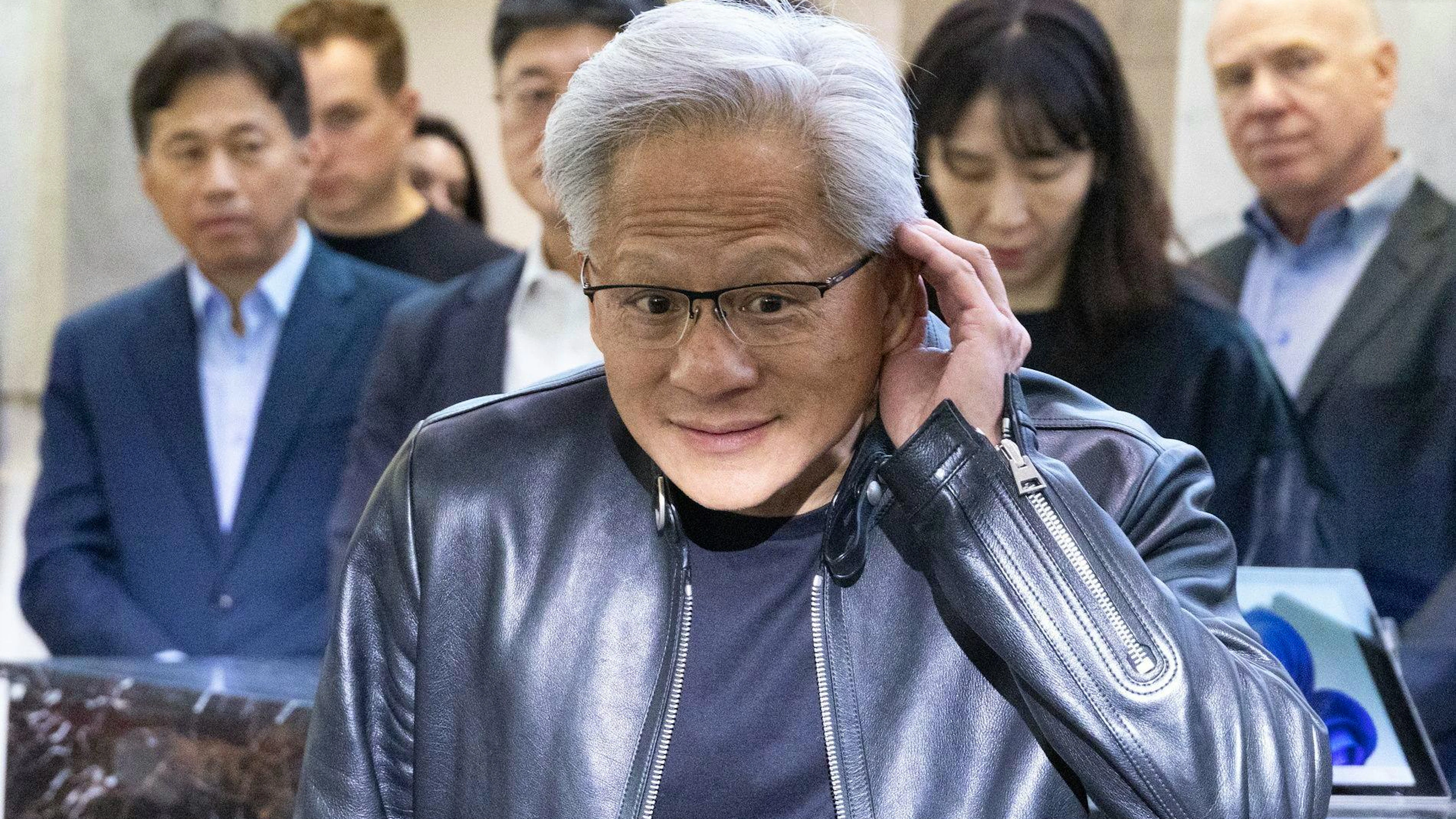 Lors d'une visite en Corée du Sud, Jensen Huangl, e patron de Nvidia, a multiplié les rencontres avec les patrons de la tech locales.