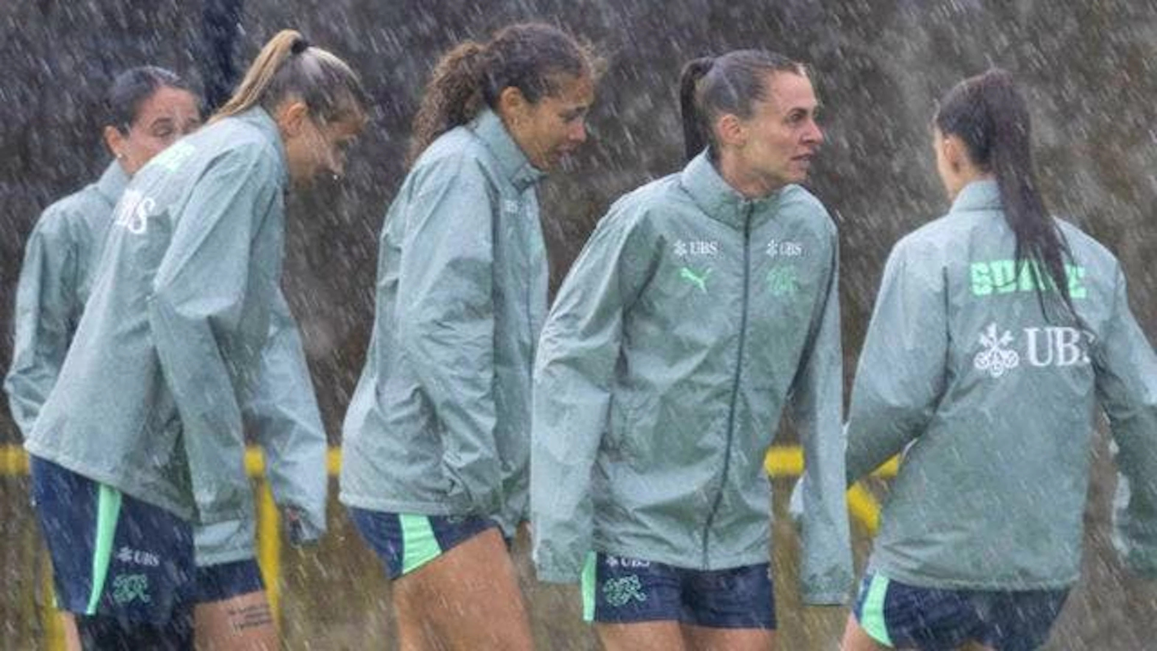 Nichts für Schönwetterfussballerinnen: Das Abschlusstraining der Frauen-Nati.