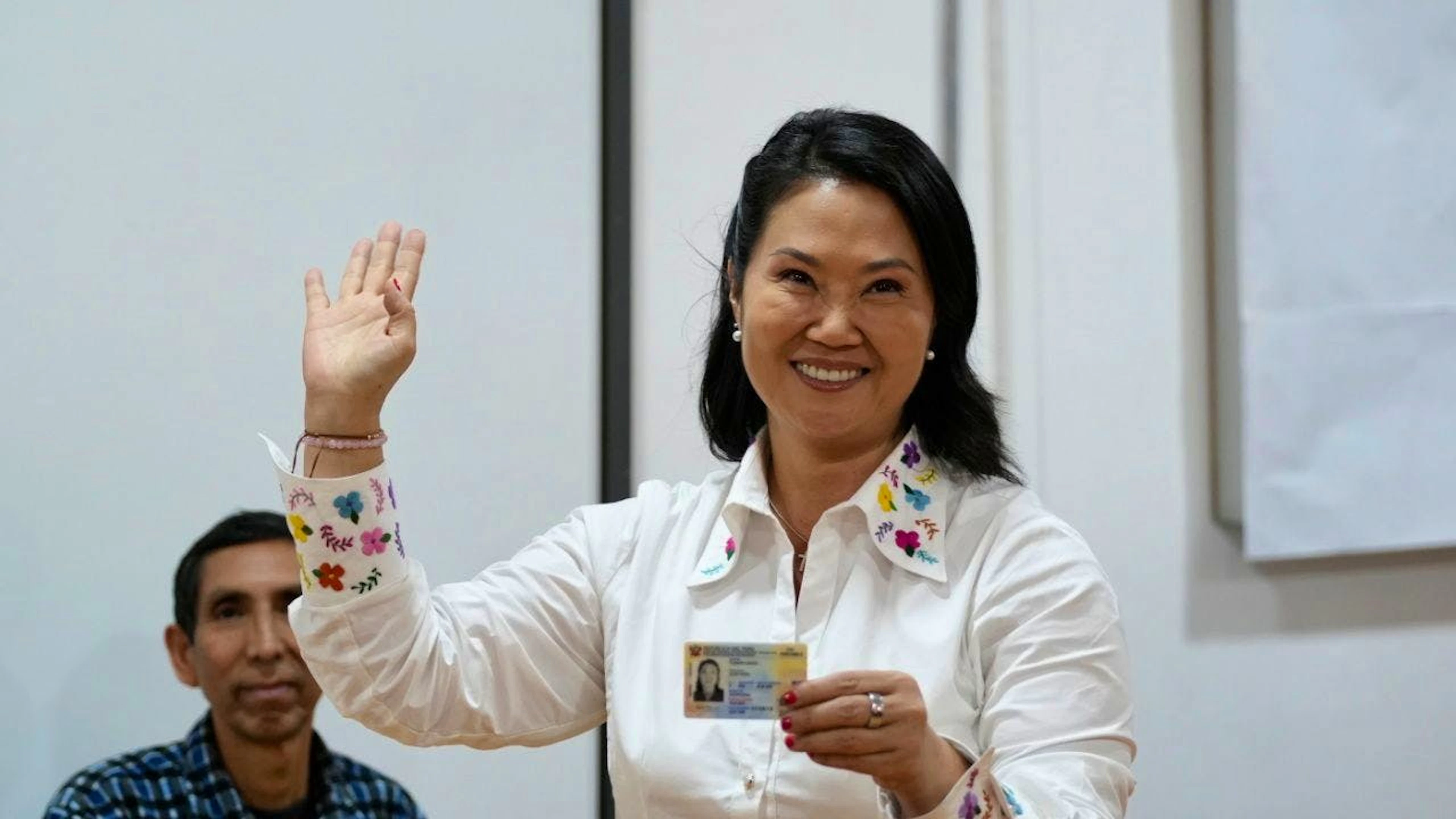 Keiko Fujimori est légèrement en tête sur son rival, selon les premiers sondages à la sortie des urnes.