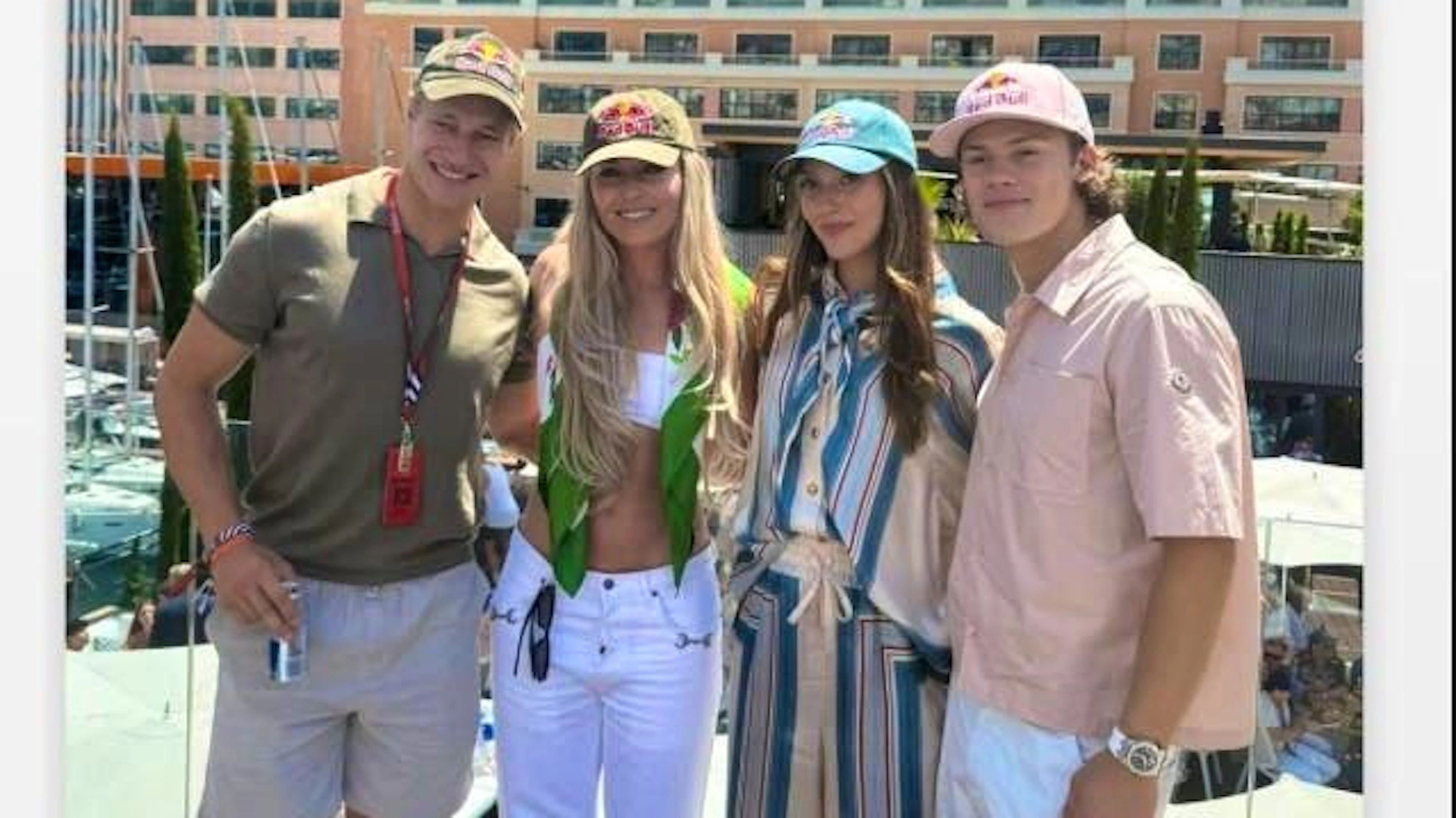 Numerous celebrities did not miss the Formula 1 spectacle in Monaco. Among them: ski star Marco Odermatt (l.), who was there together with his World Cup colleagues Lucas Pinheiro Braathen (r.) and Lindsey Vonn (next to Odermatt).