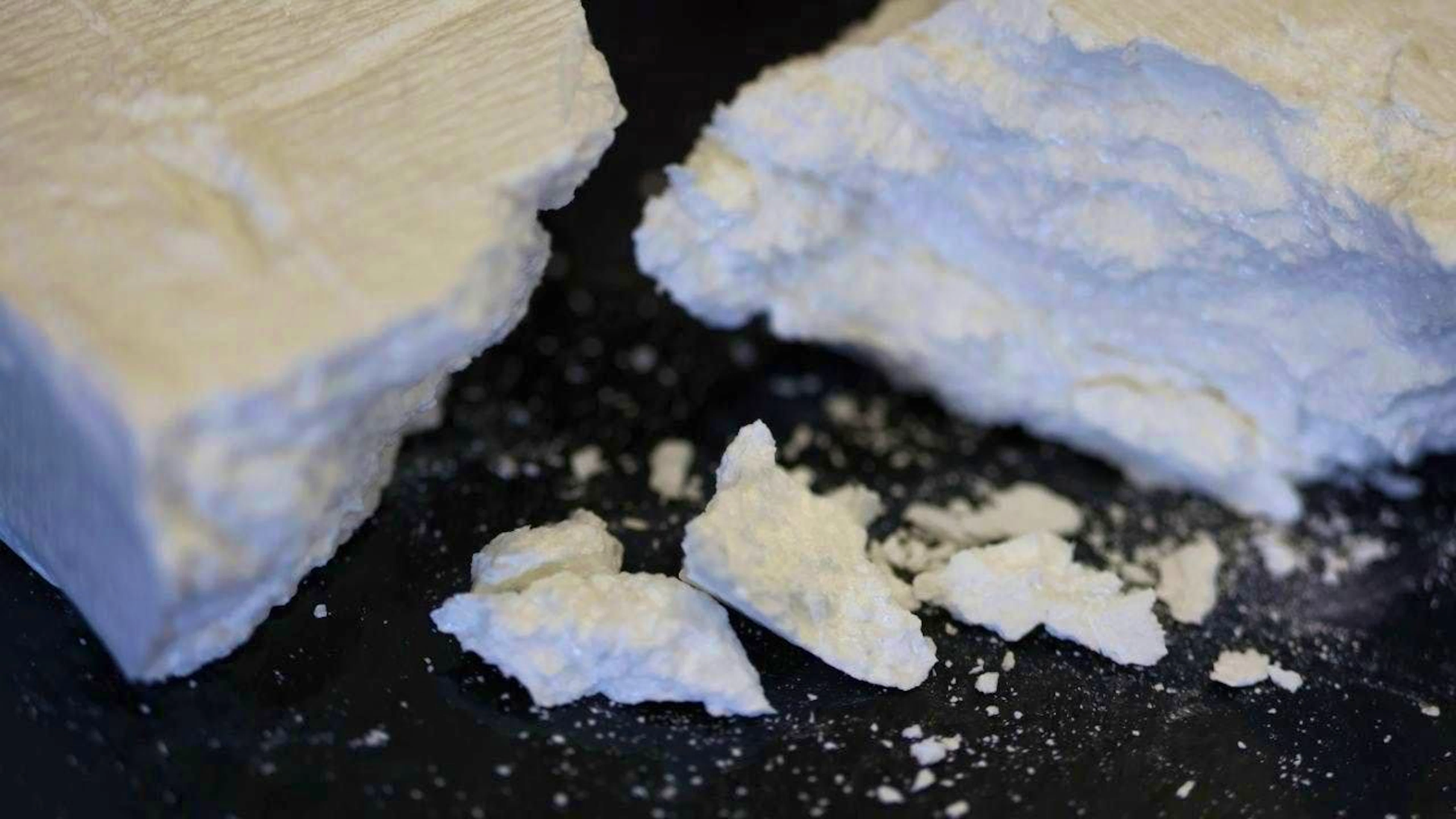 ARCHIVE - Cocaine is seen at a press conference at the Customs Criminal Police Office in the German city of Cologne. Photo: Rolf Vennenbernd/dpa