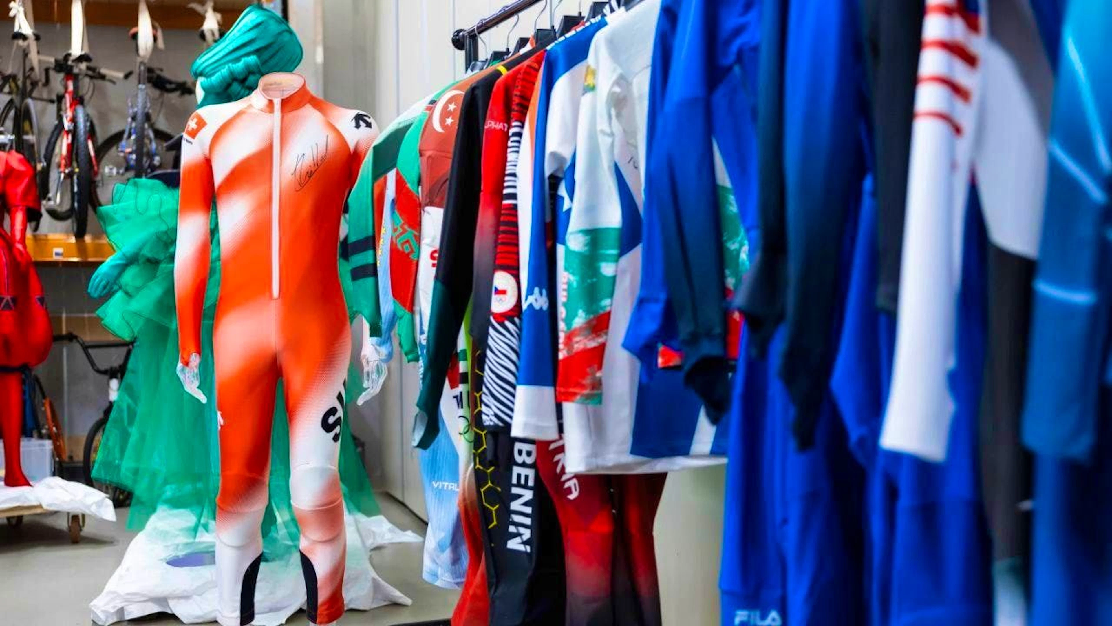 Loïc Meillard's suit has found its place in the Olympic Museum, along with around 300 other objects collected during the Olympic Games in Milan and Cortina.