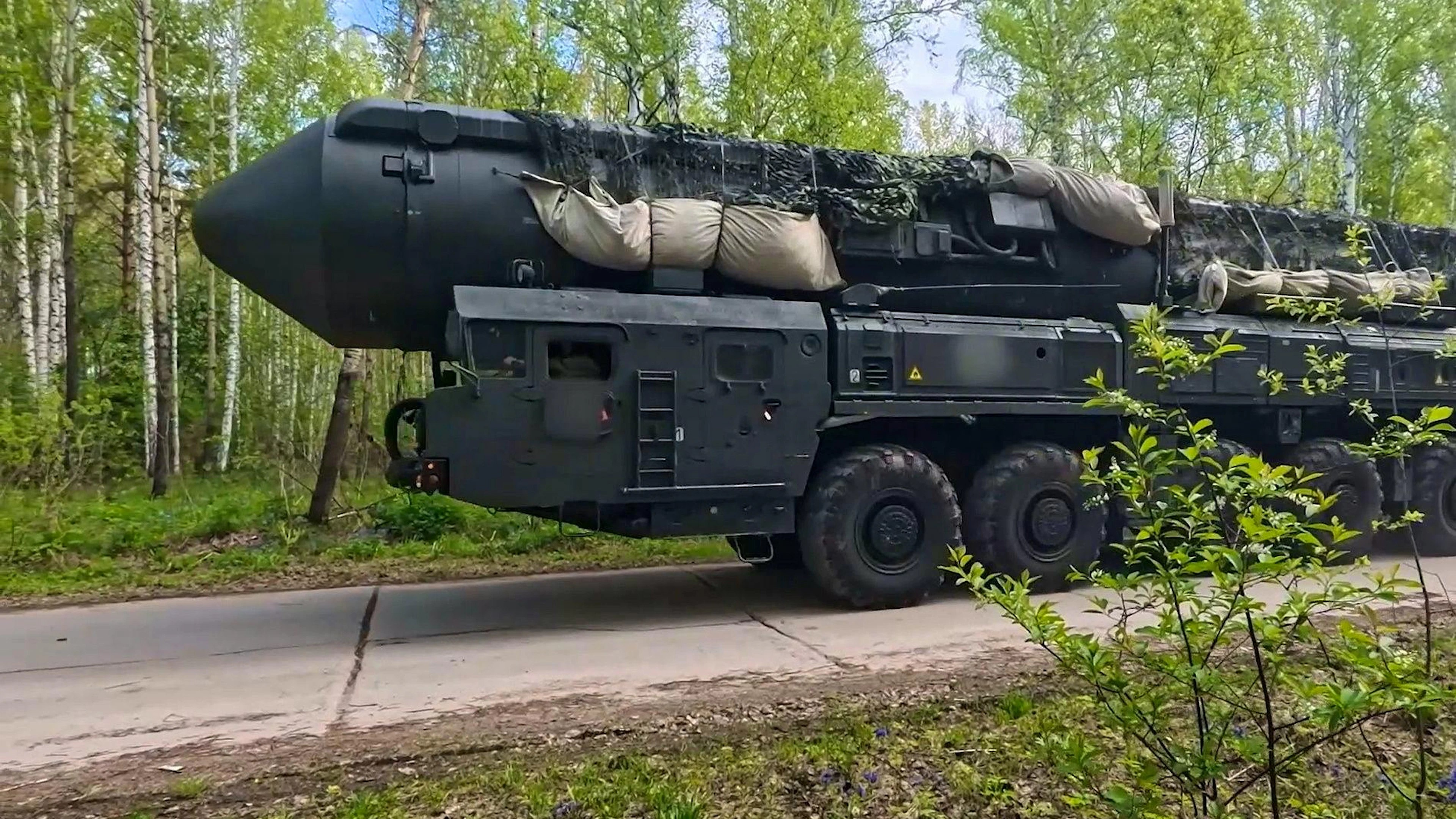 Eine interkontinentale Atomrakete des Typs Jars auf einem Raketenwerfer bei einem russischen Manöver am 21. Mai 2026.