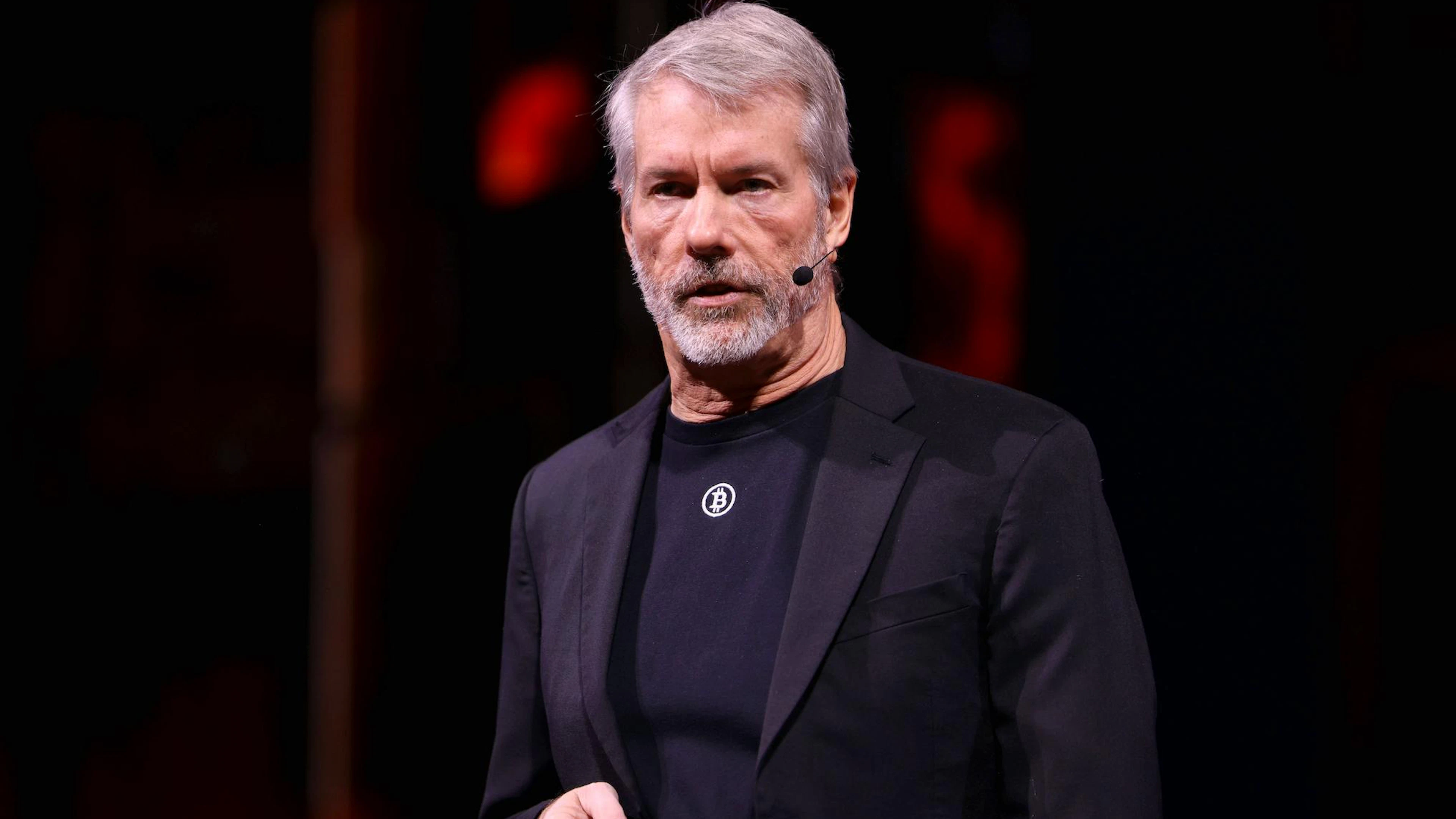 Michael Saylor ist ein US-amerikanischer Unternehmer und eine führende Figur der weltweiten Bitcoin-Community.