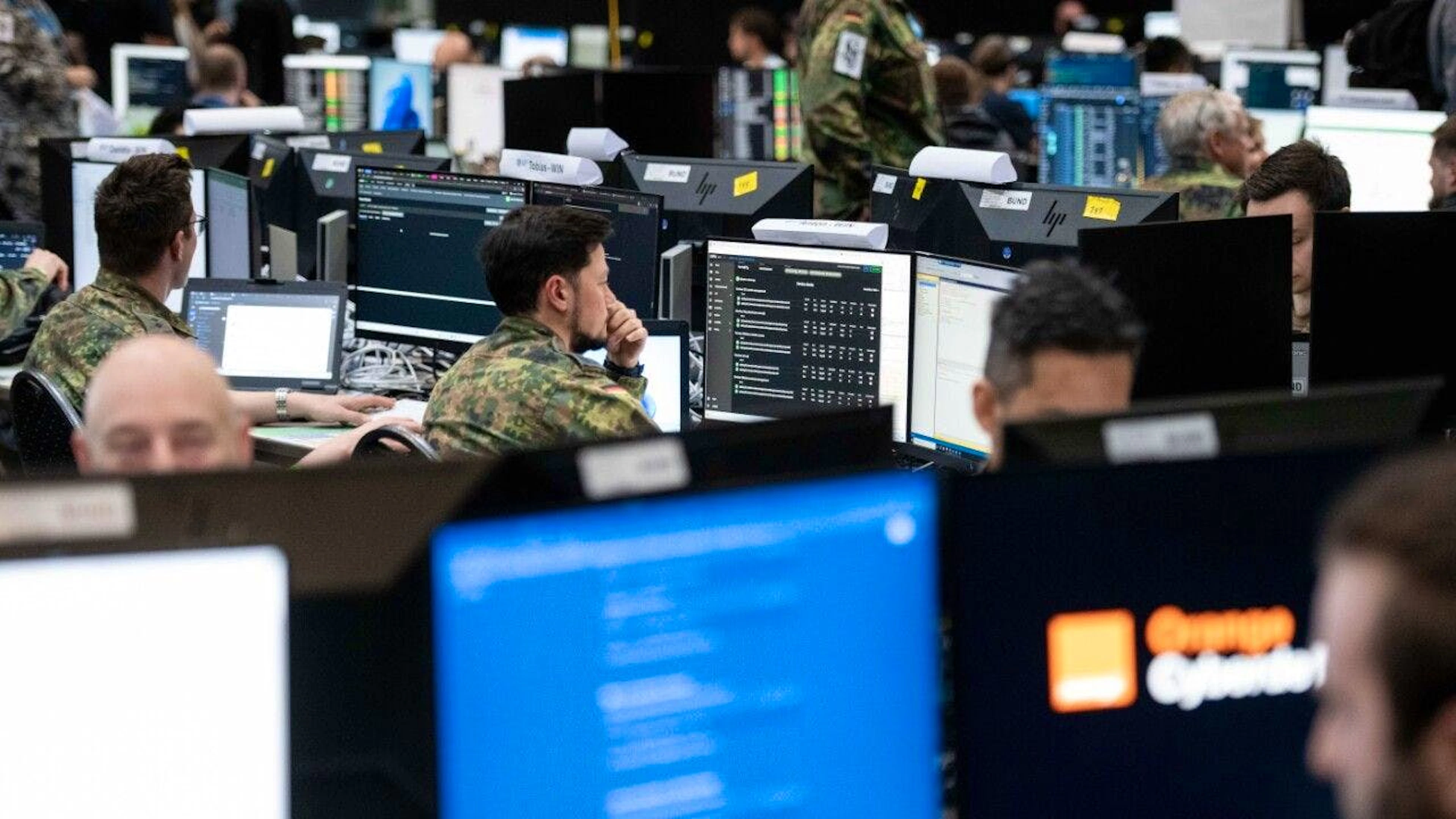Während drei Wochen bereiten sich 3500 Spezialisten aus 41 Nationen auf den digitalen Ernstfall vor. Auch Fachleute der Schweizer Armee nehmen an der Nato-Übung in Polen teil. (Archivbild)