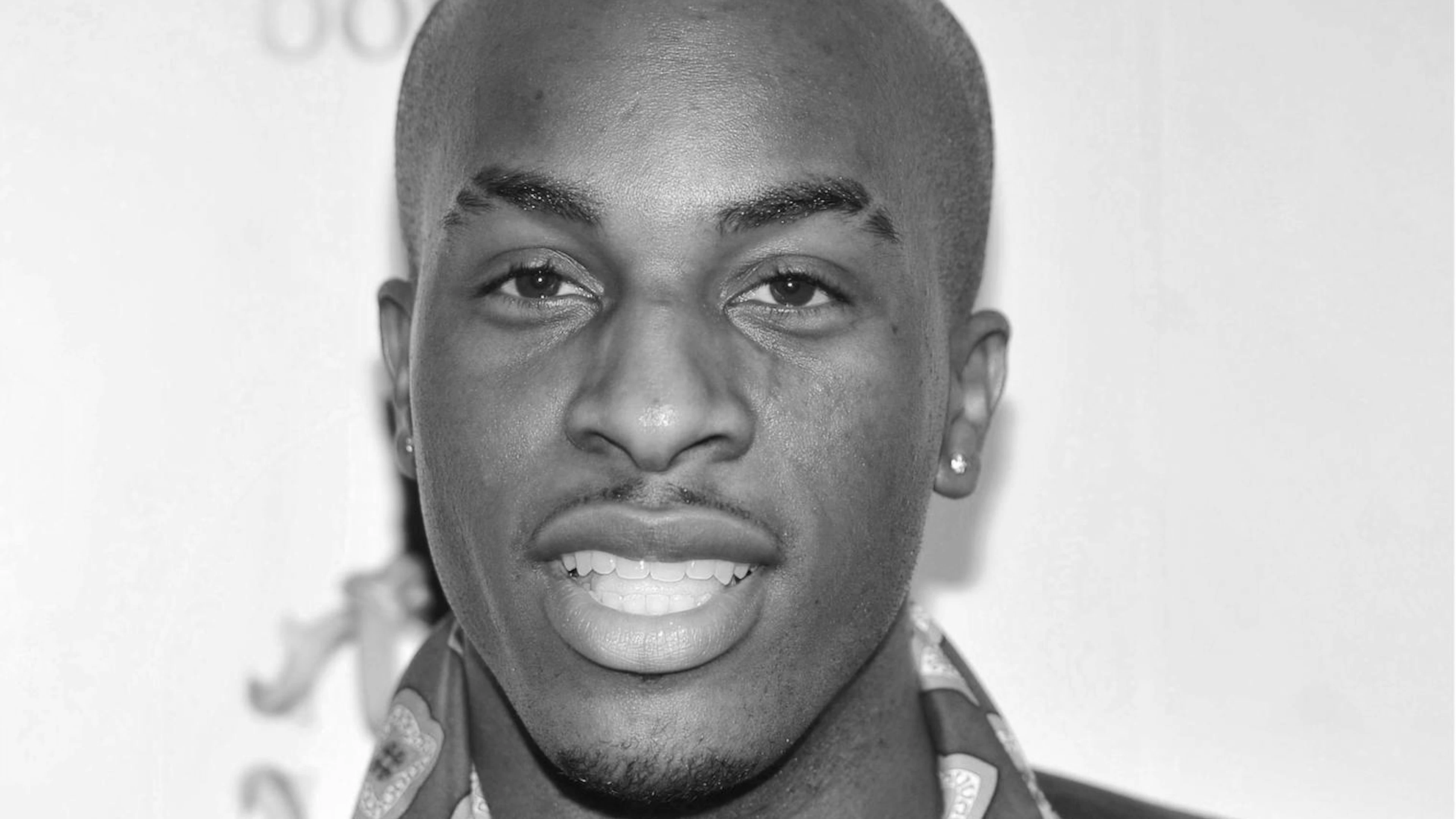 Âgé de 35 ans, Riley, lauréat d’un Grammy Award et auteur de chansons pour des stars telles que Dua Lipa, Britney Spears, Zendaya, Khalid et d’autres artistes de la scène pop et R&B,