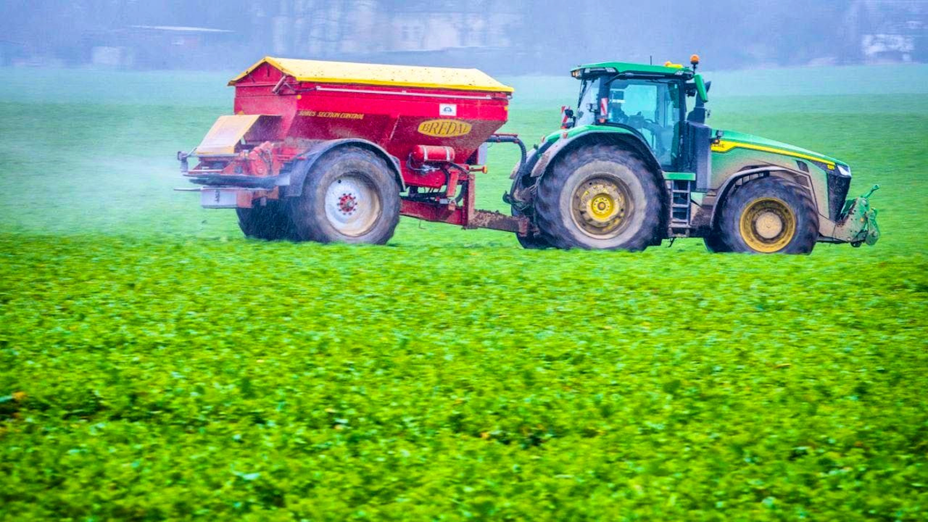 Europe's farmers are confronted with high fertilizer prices. The European Commission has announced help. Figures are now becoming known. (archive picture)