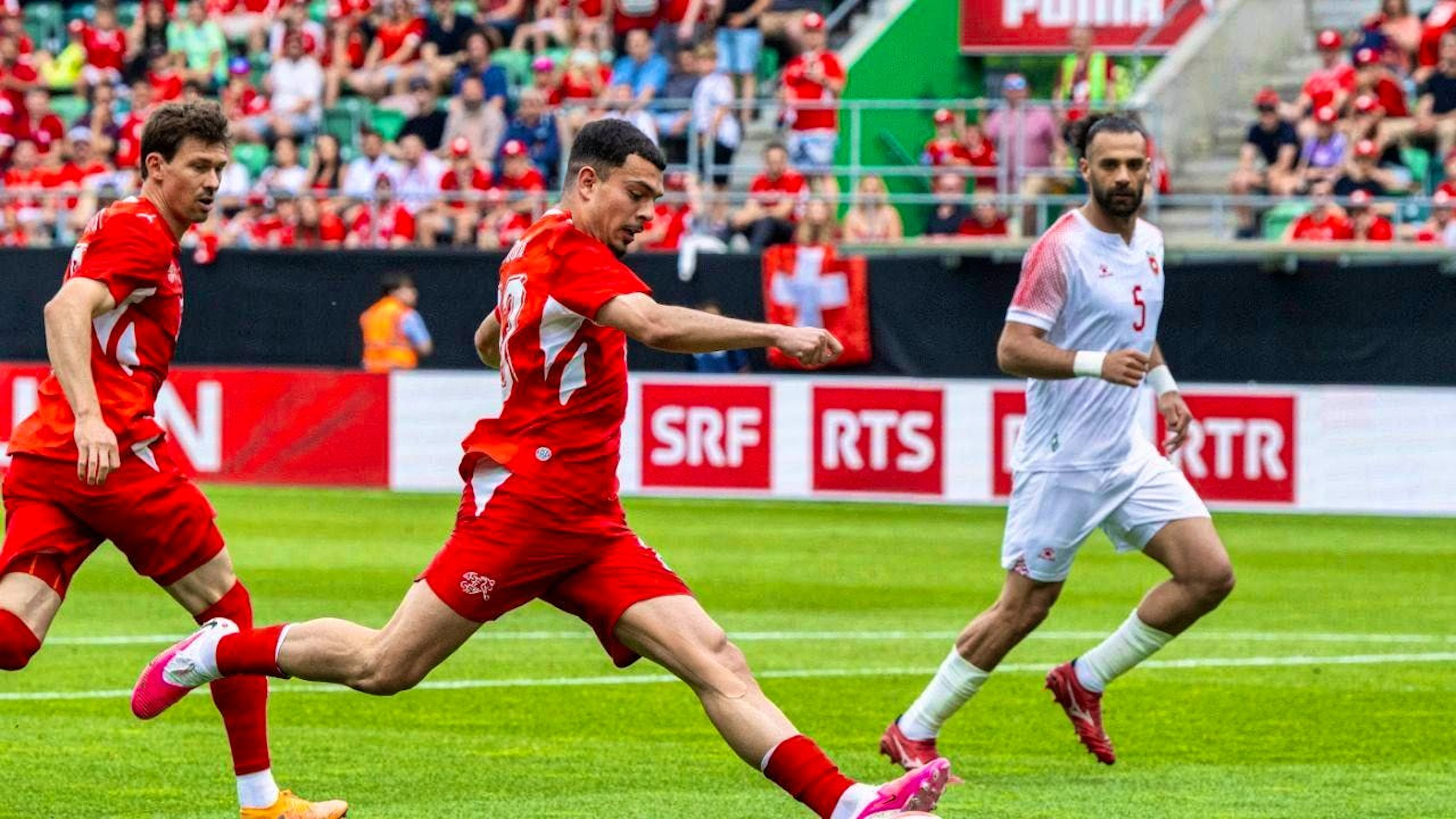 When the Swiss national team plays, as here in the World Cup test match against Jordan, it wants to know its opponents well. A researcher from ETH Zurich is helping them with this. (archive picture)