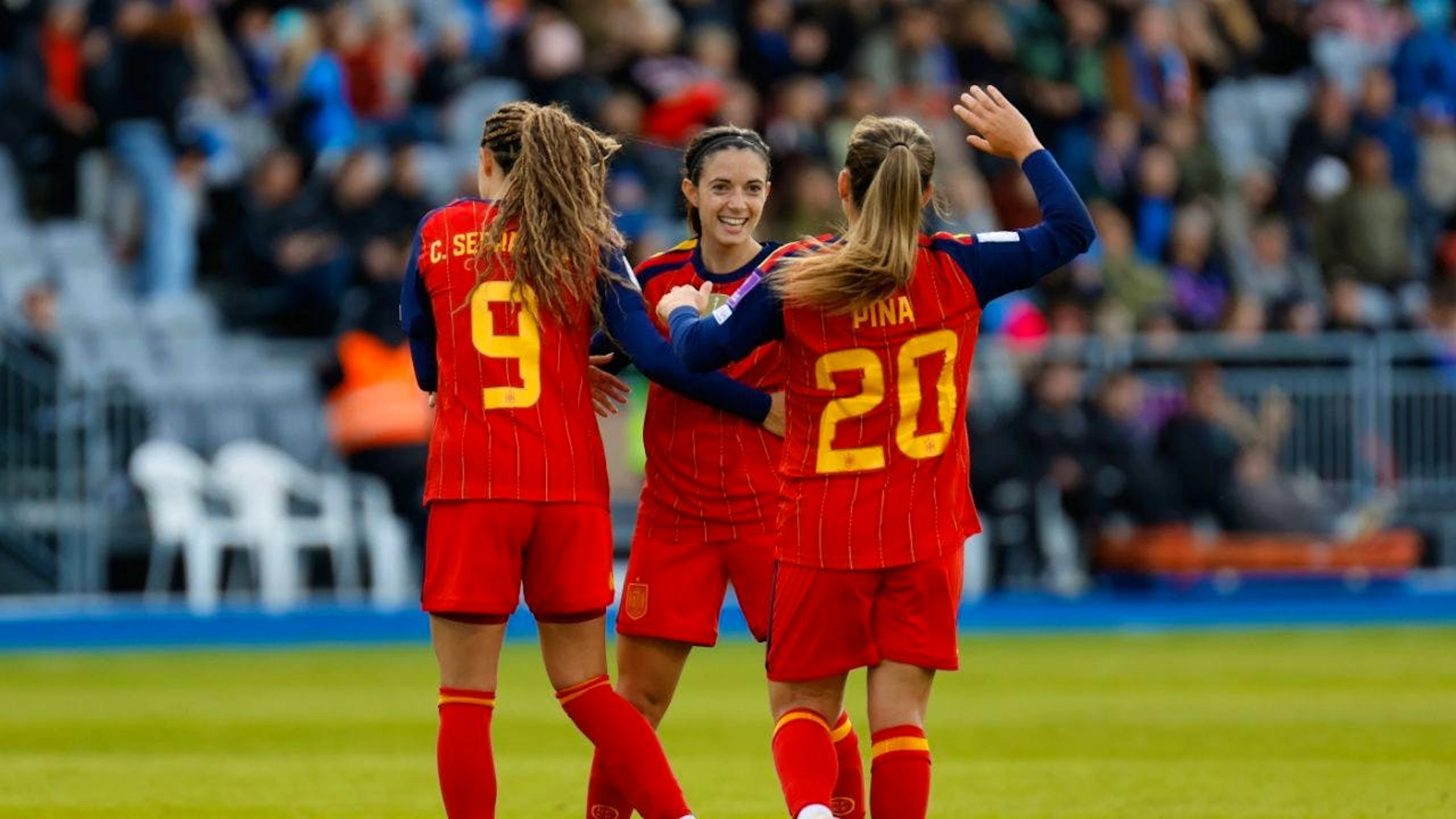 Spaniens Fussballerinnen sichern sich mit einem 6:1-Sieg in Island das WM-Ticket