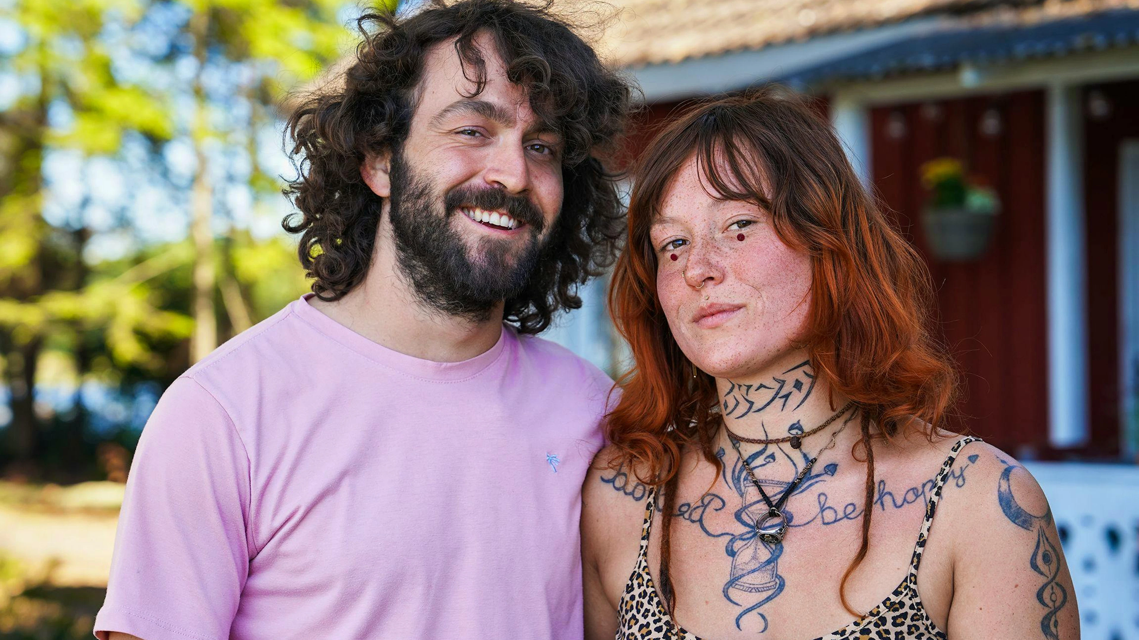 Filip Bovens (29) und Leandra Hadermann (25) suchen in der zweiten Staffel der SRF-Datingshow die Liebe: Die unkonventionelle Rebellin und der harmoniebedürftige Freigeist wollen herausfinden, ob sie tatsächlich dieselben Werte teilen.
