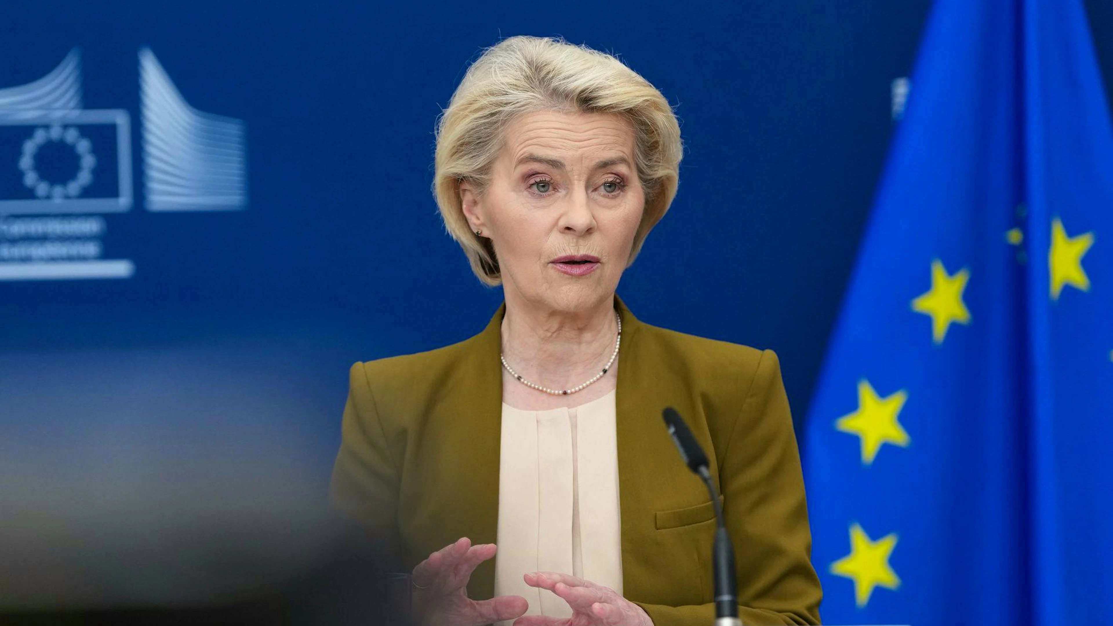 La présidente de la Commission européenne Ursula von der Leyen s'est exprimée devant la presse à Bruxelles.