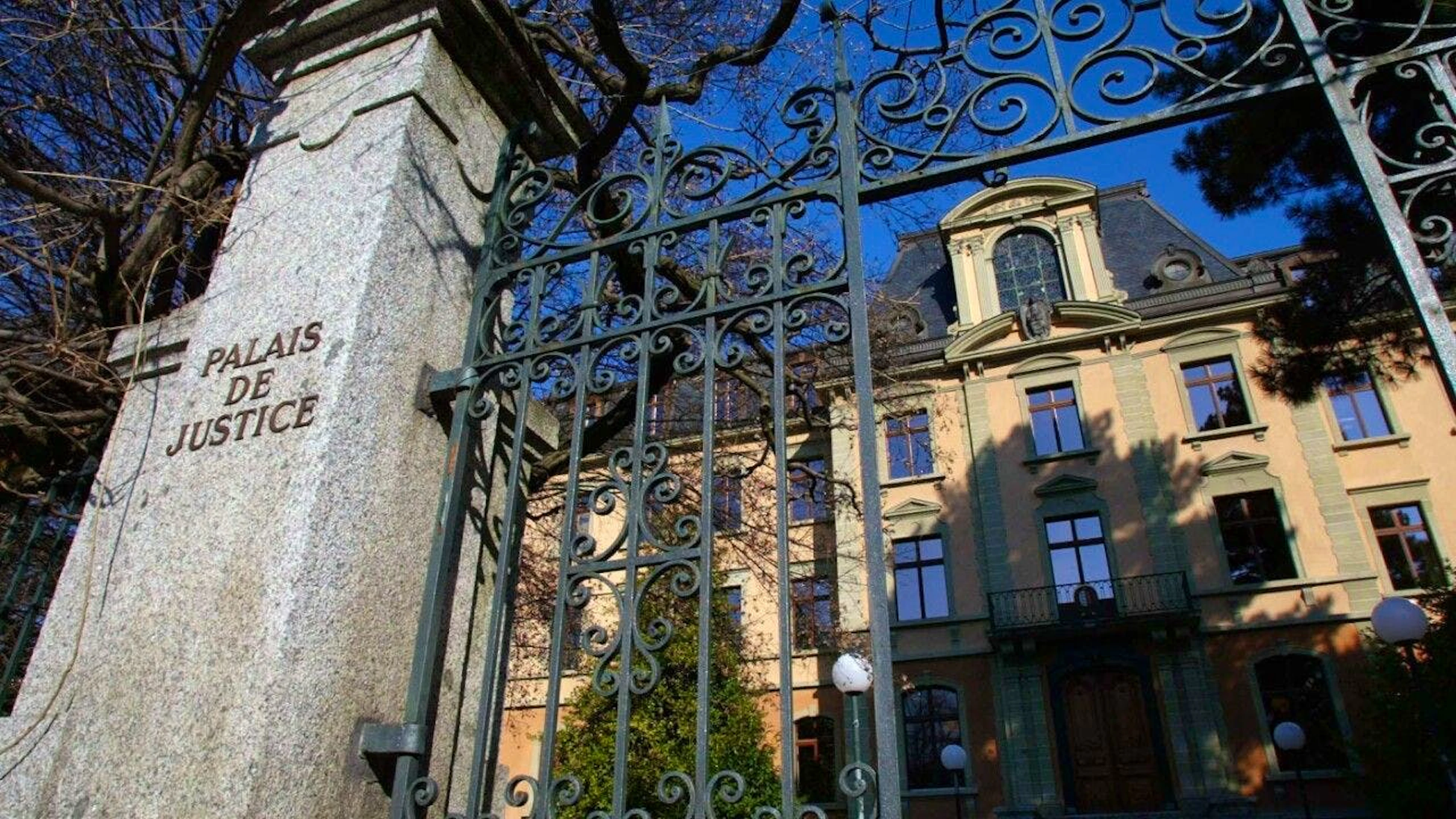 Il palazzo di giustizia di Sion, che ospita il Tribunale cantonale, distrettuale e della città di Sion, in una foto d'archivio