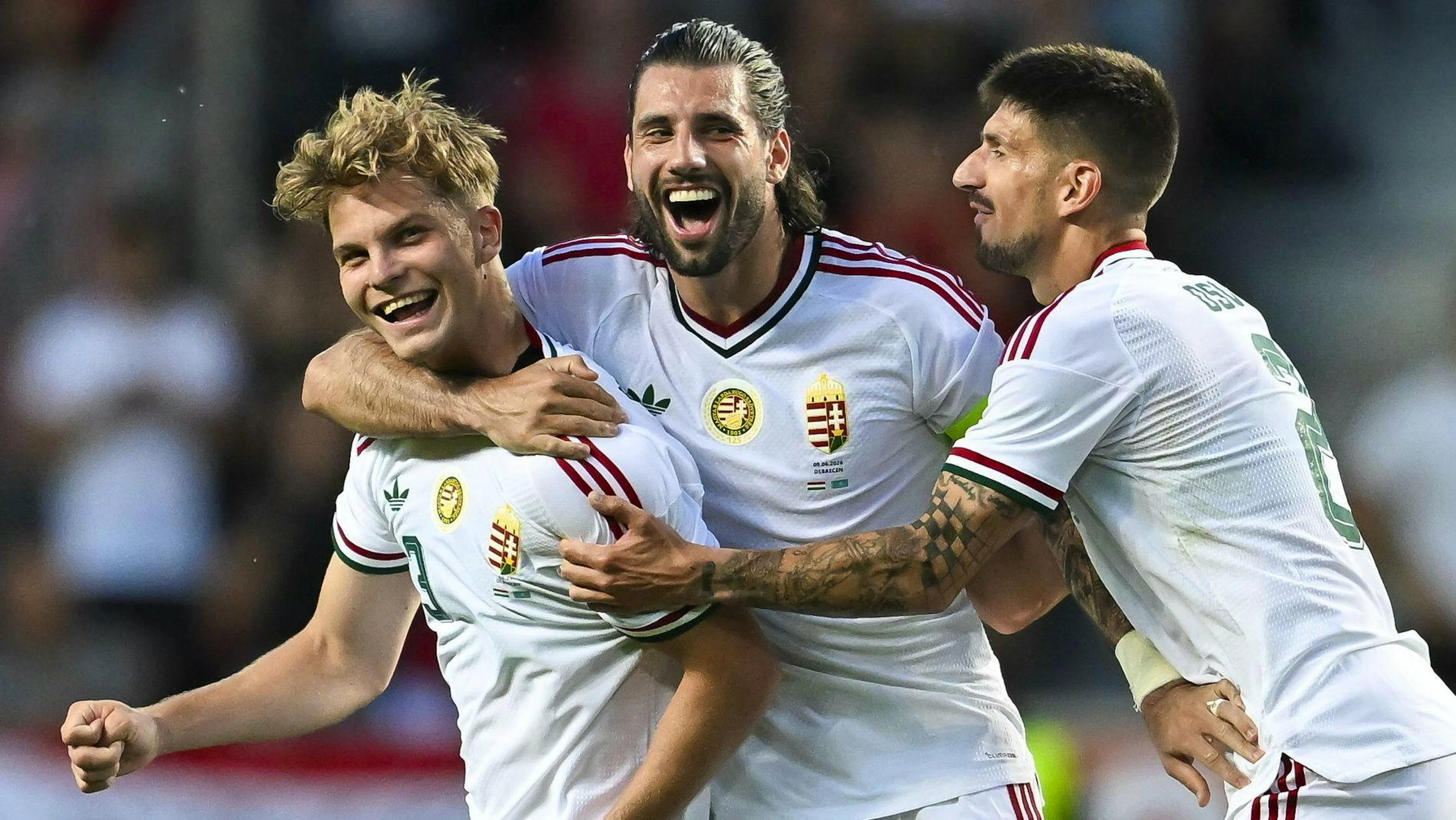 Liverpool-Star Dominik Szoboszlai (Mitte) und seine Ungarn sind nicht an der WM dabei.