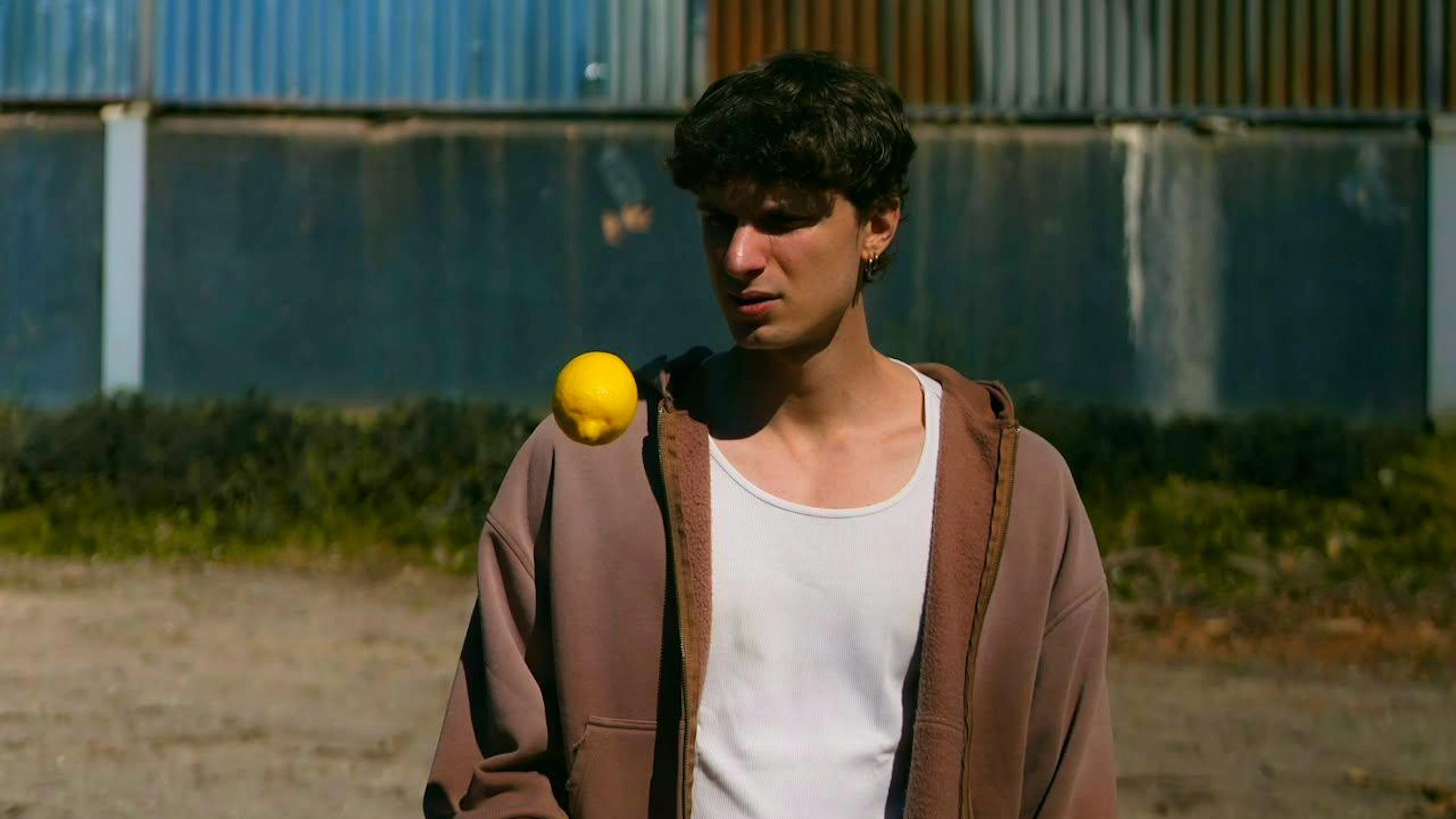 Pochi giorni fa, Thew ha pubblicato il suo secondo EP, <em>Vita</em>.