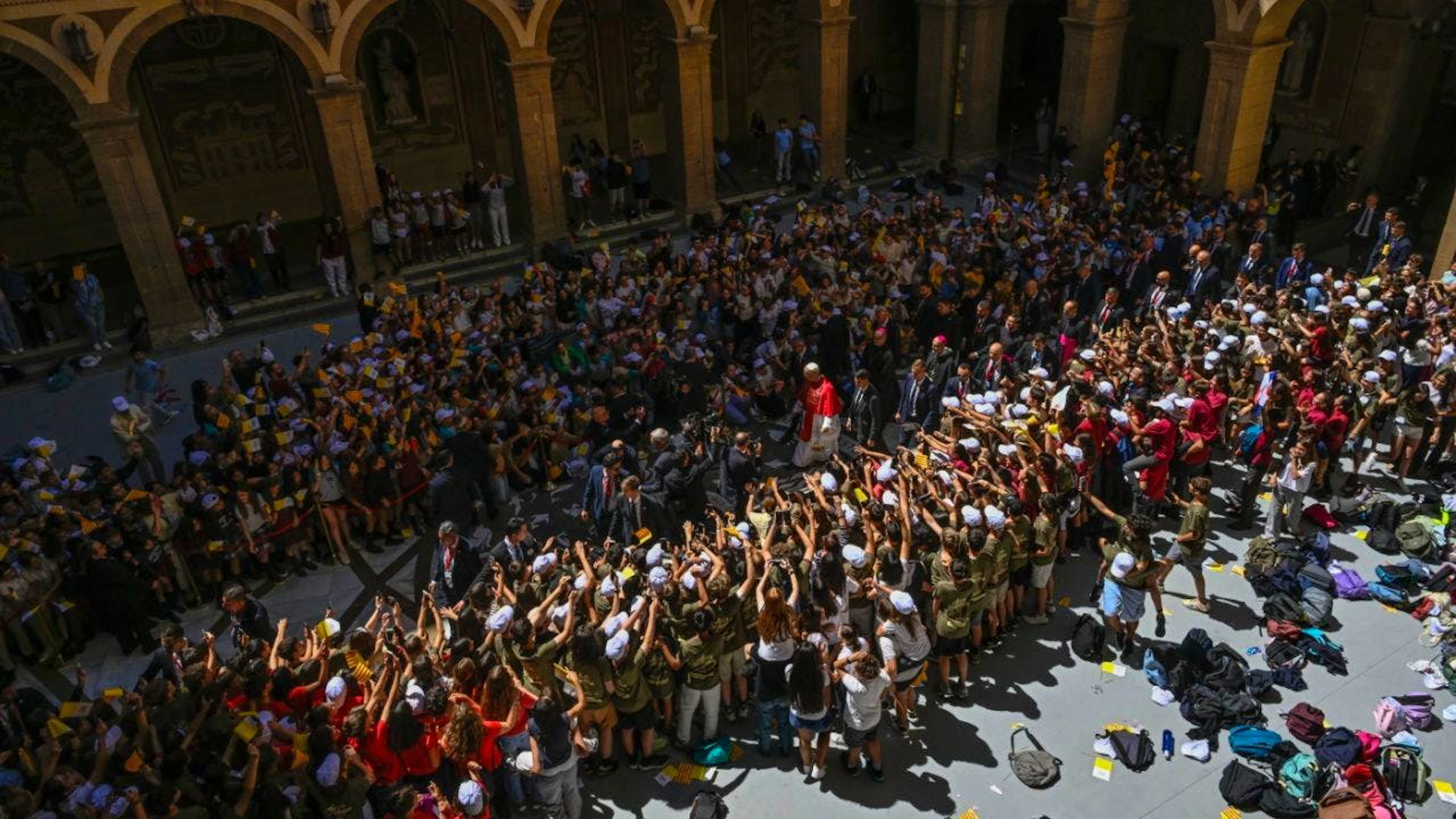 Dopo la visita al penitenziario, Papa Leone XIV si è trasferito all'Abbazia di Nostra Signora di Montserrat, luogo iconico della Spagna.