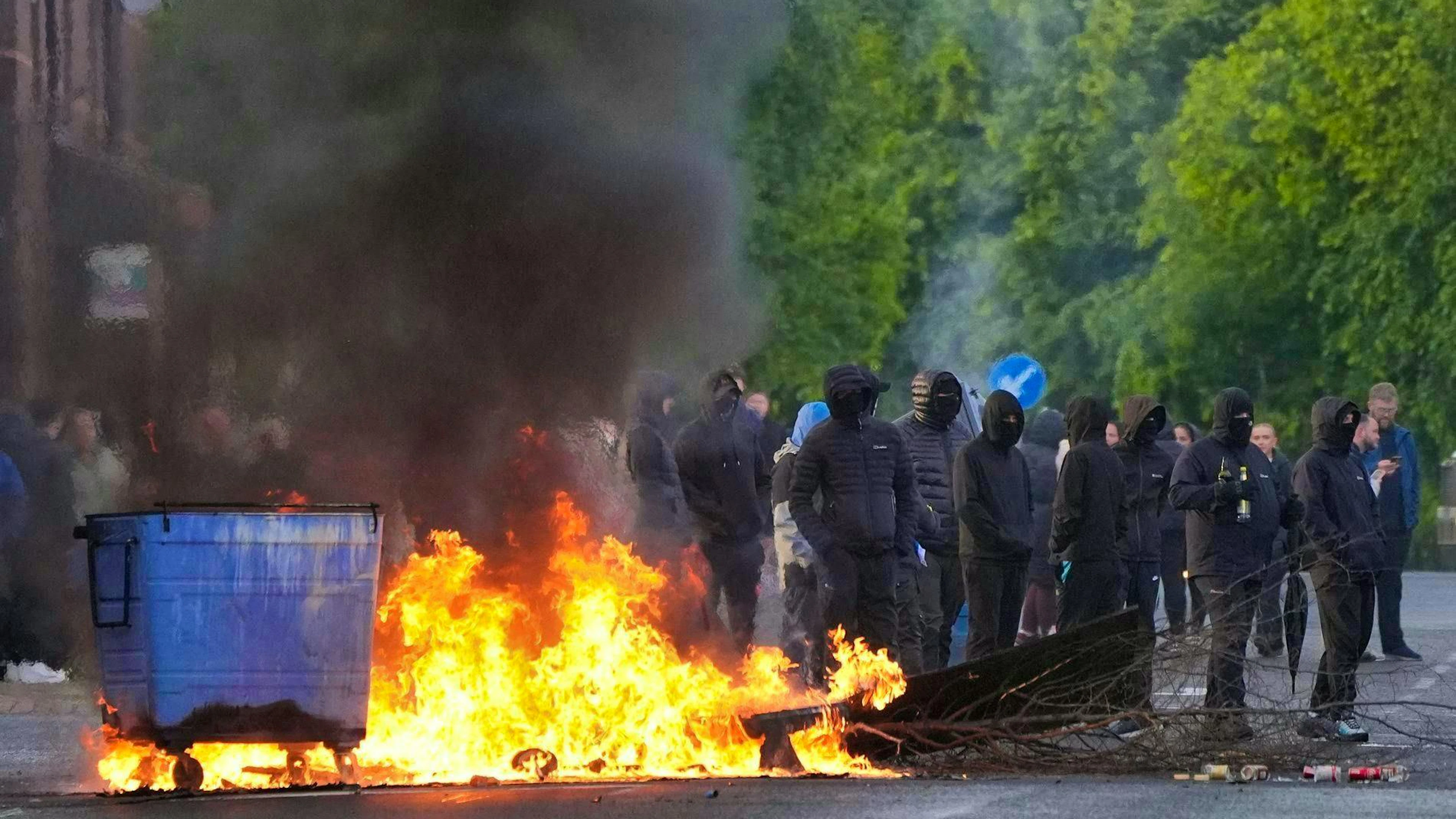 Sono lì per rendere l'Irlanda del Nord di nuovo sicura: Gli uomini che stanno distruggendo tutto...