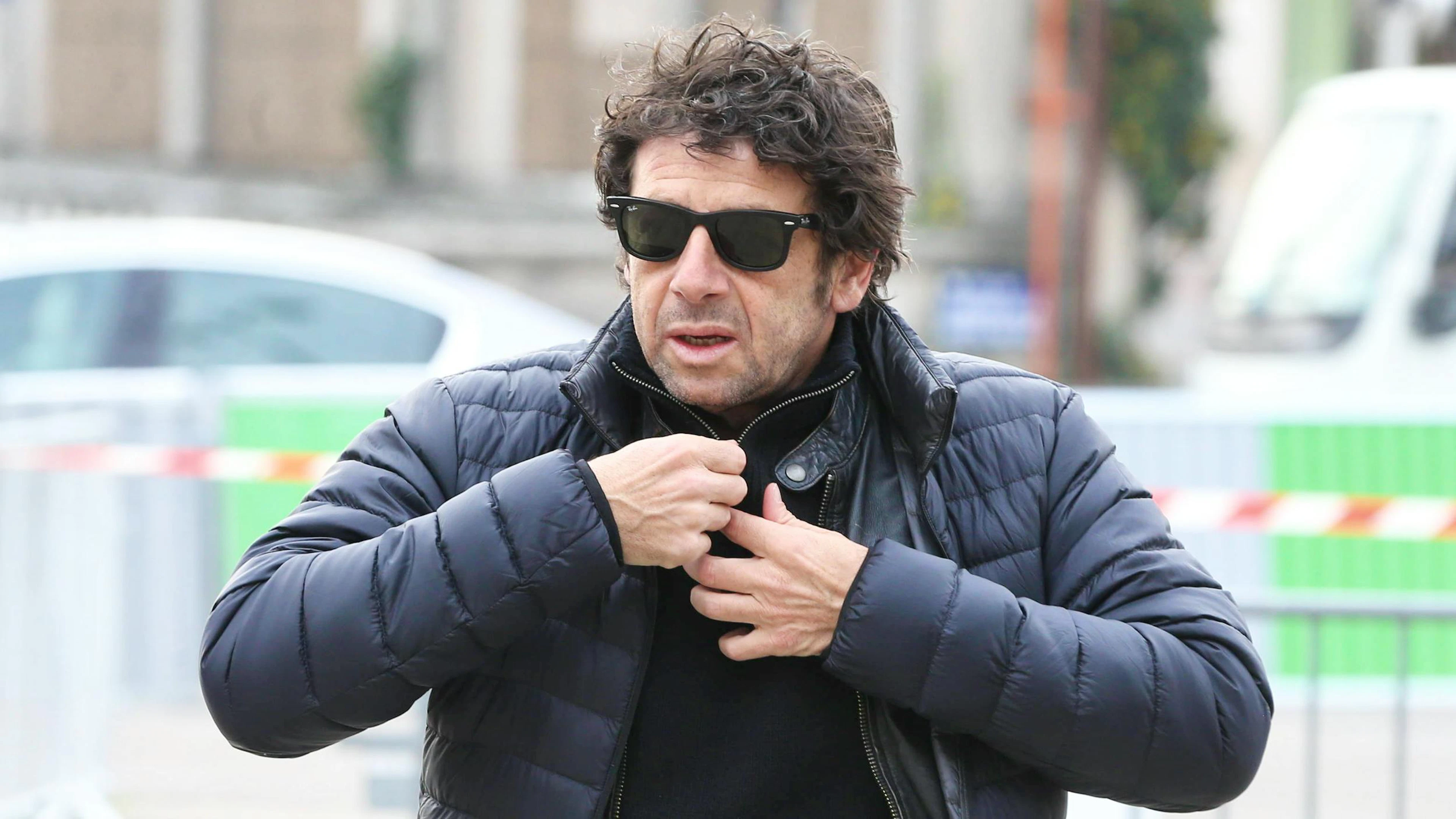 Le chanteur Patrick Bruel va être présenté à trois juges d'instruction en vue de sa mise en examen.