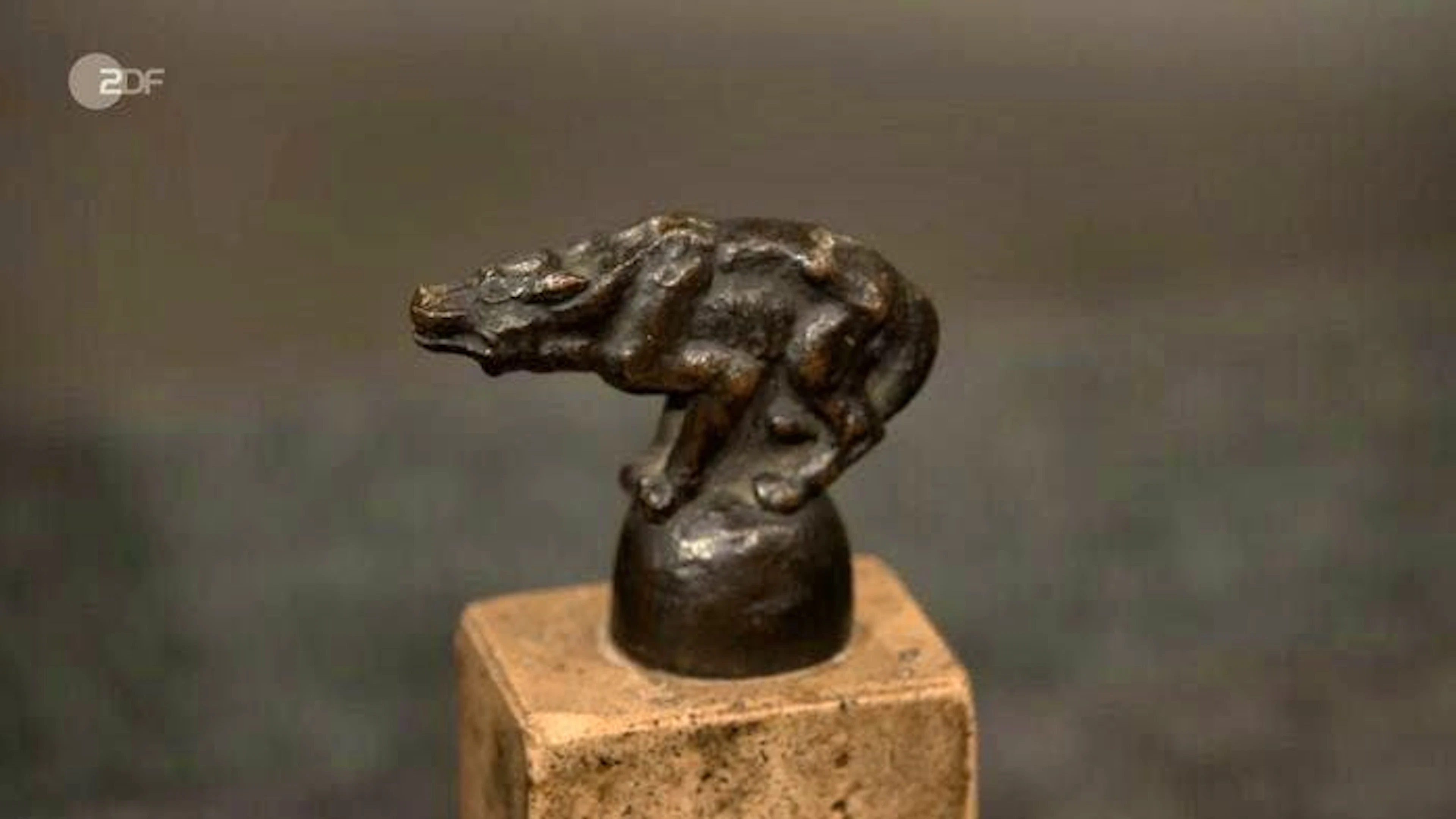 This bronze bear was also auctioned off. 