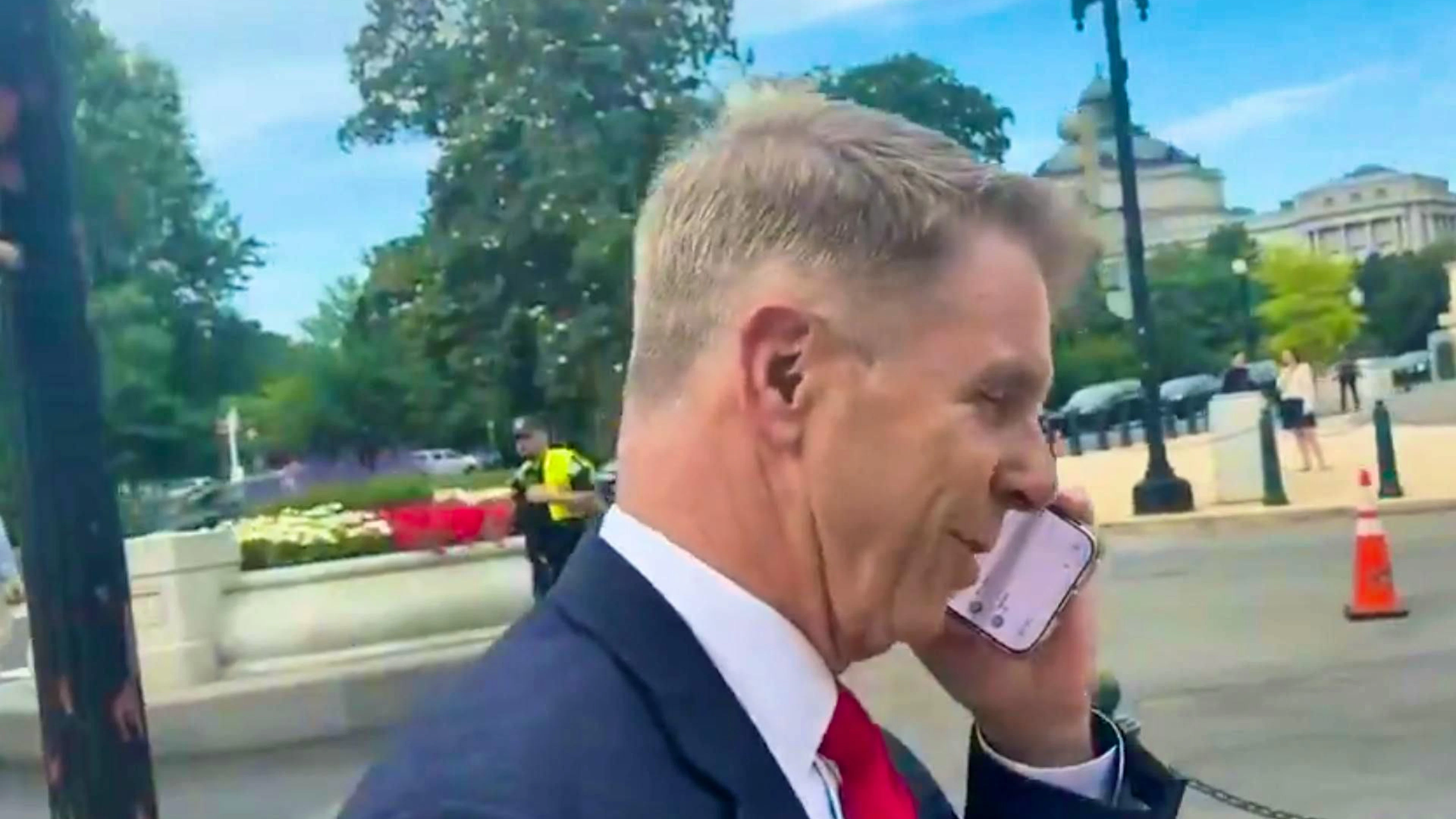 Rob Wittmann ha finto di essere al telefono. Tuttavia, lo schermo del suo cellulare lo ha smascherato.