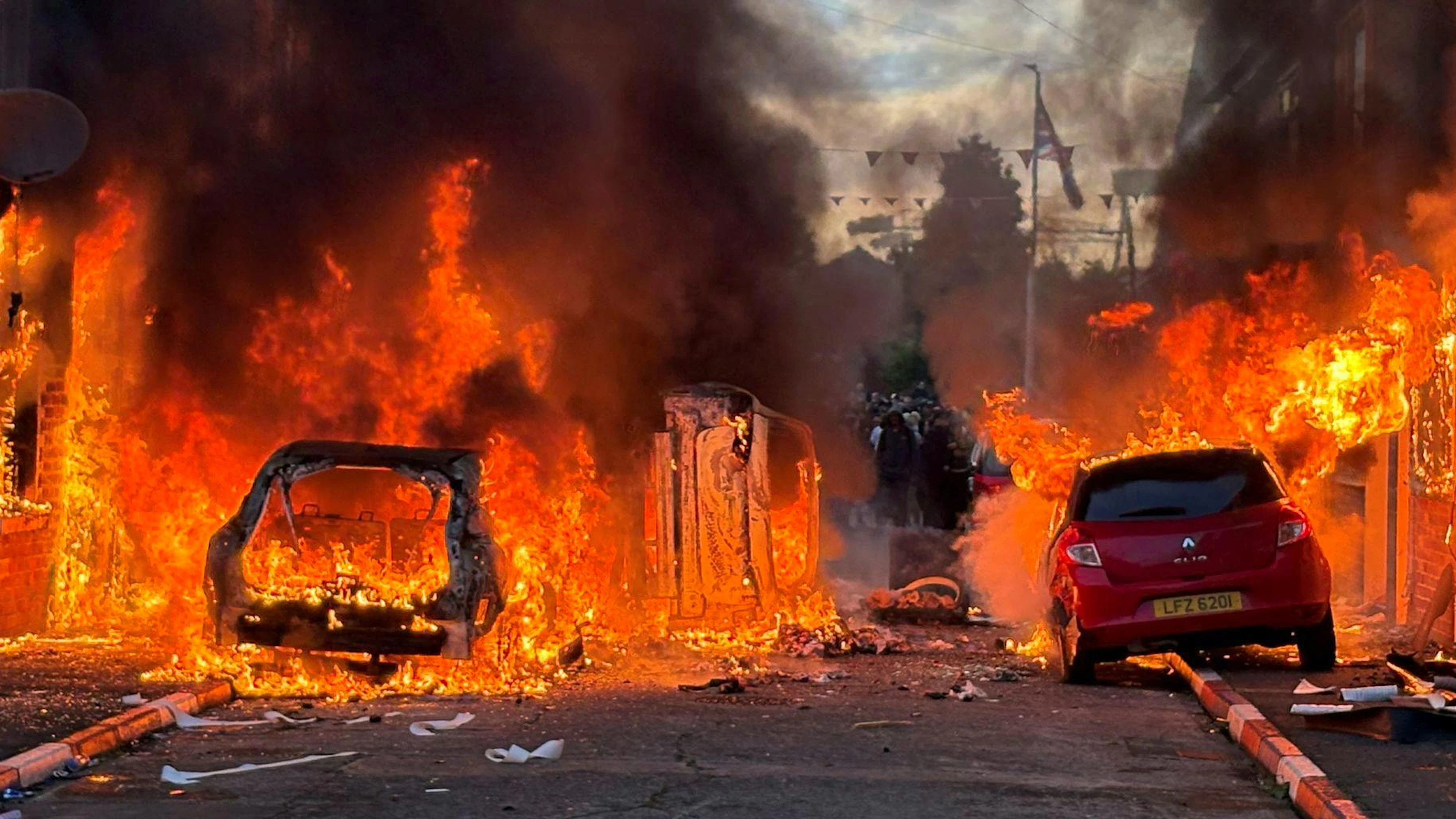 In Belfast kam es am Dienstagabend&nbsp; (9.6.2026) zu rassistischen Ausschreitungen.