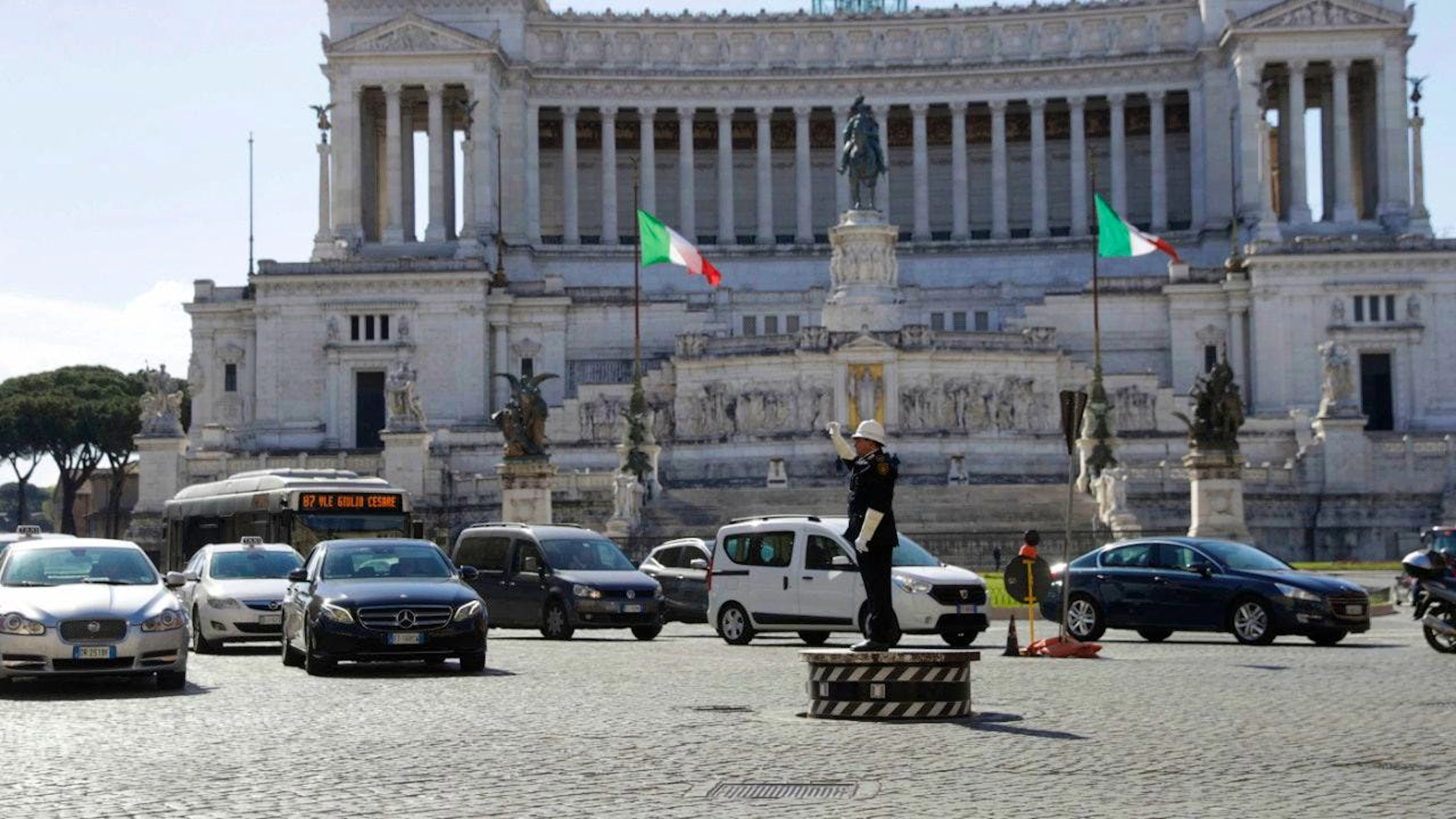 Einmal falsch abgebogen – schon flattert die Busse aus Italien ins Haus