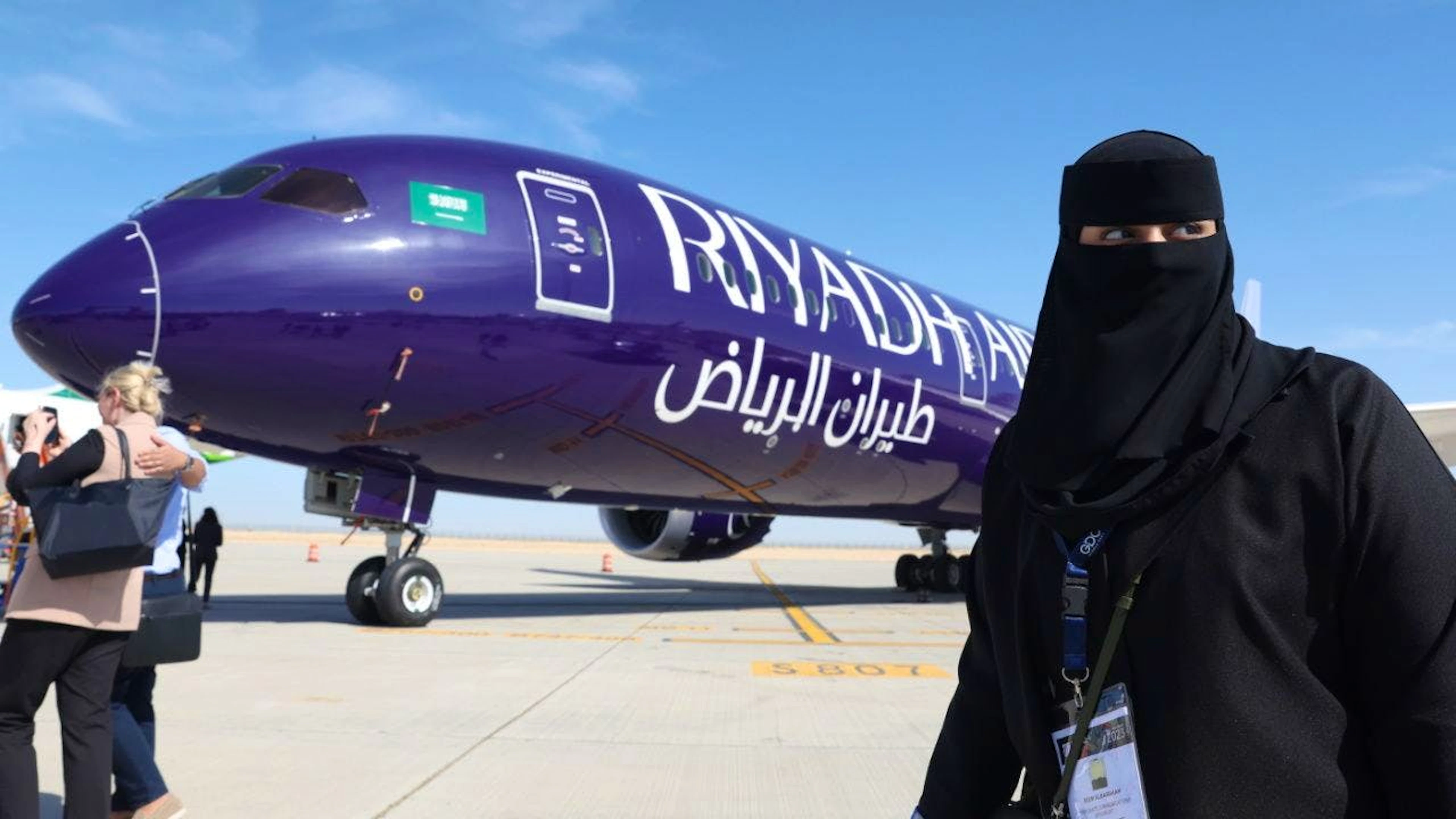 Eine Maschine der neuen Gesellschaft Riyadh Air an der Dubai Airshow 2023. (Archivbild)