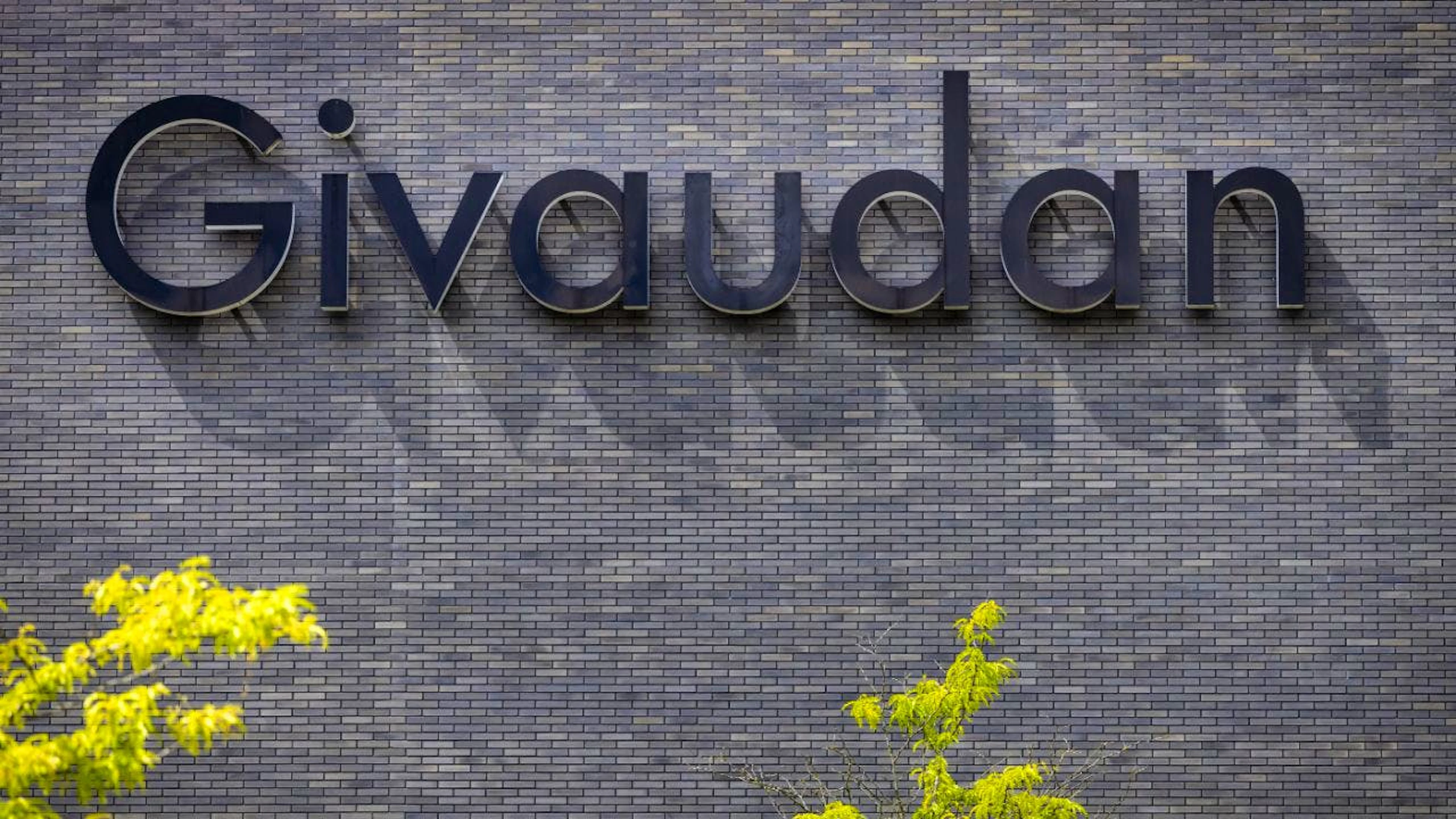 L'impresa si è mossa contro alcuni dipendenti.