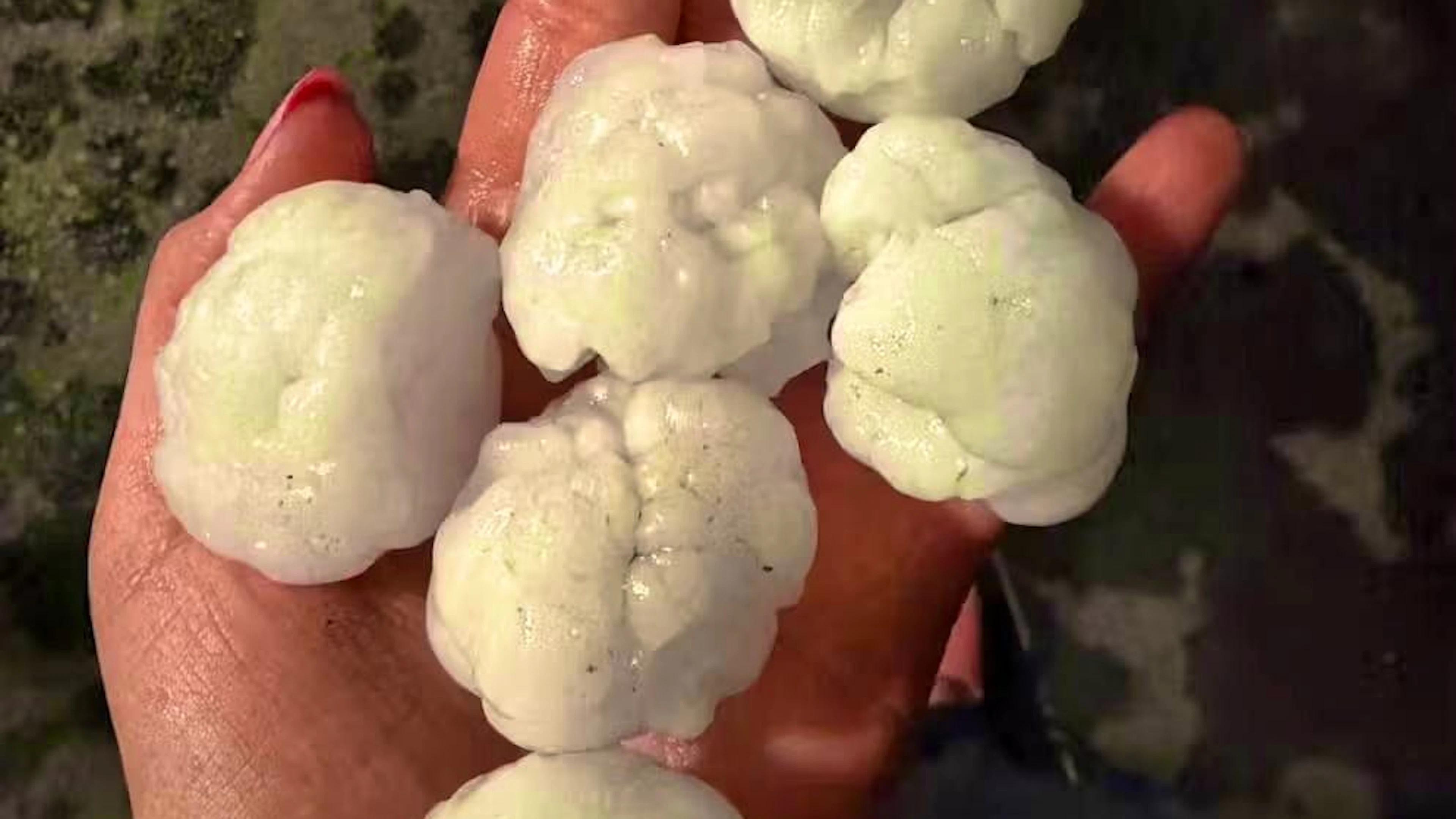 Huge hailstones fell in Ticino.