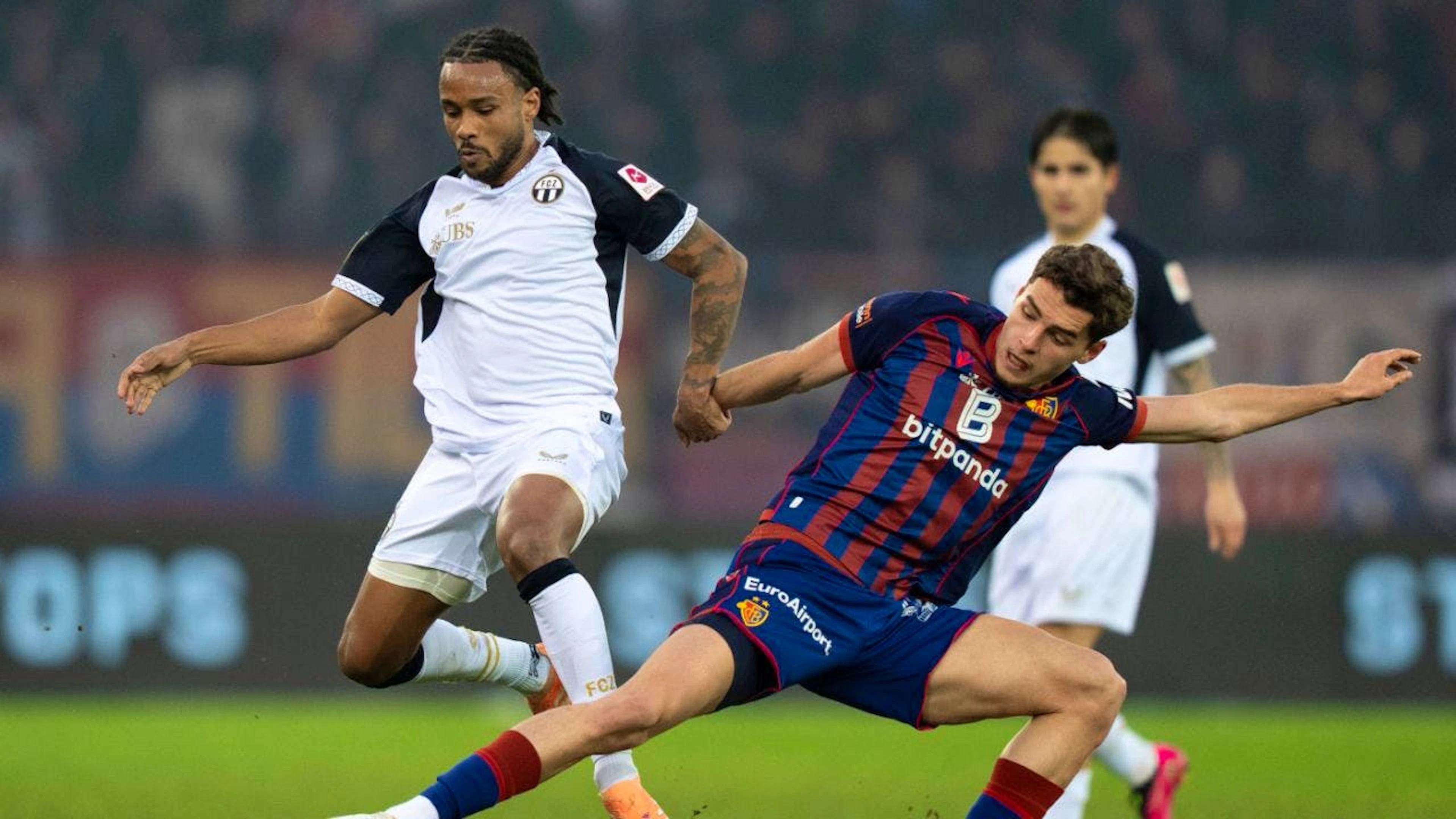 Dion Kacuri (rechts) verlässt Basel leihweise