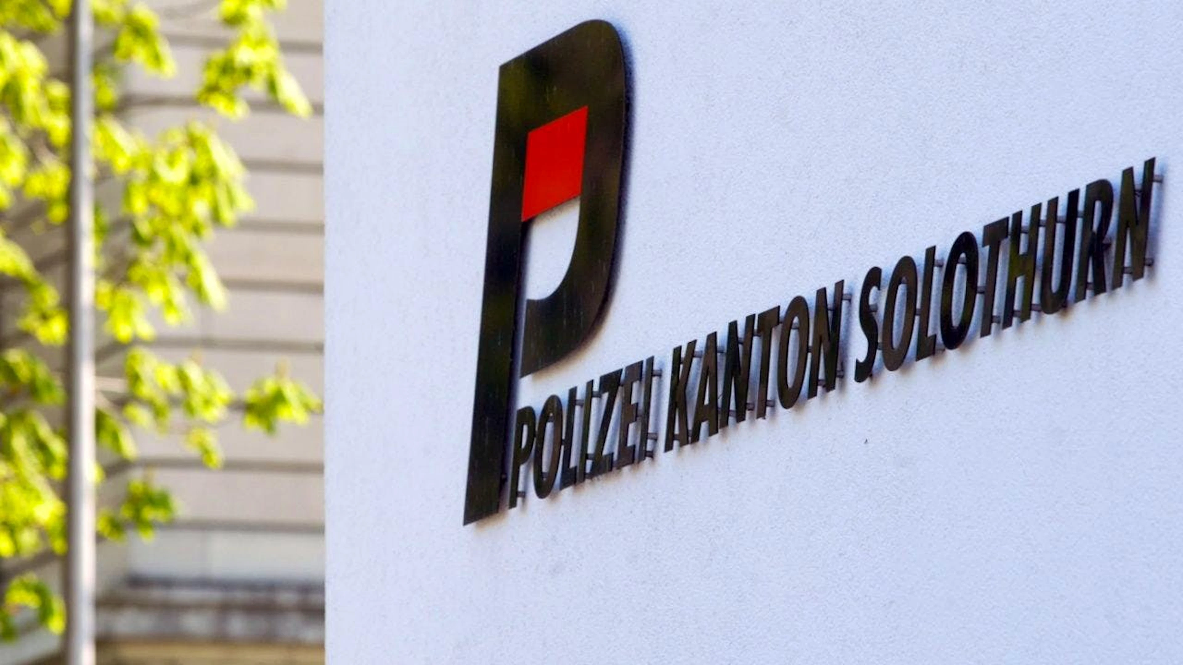 As of today, the Solothurn Cantonal Police has not issued any statement regarding the death in Büren.