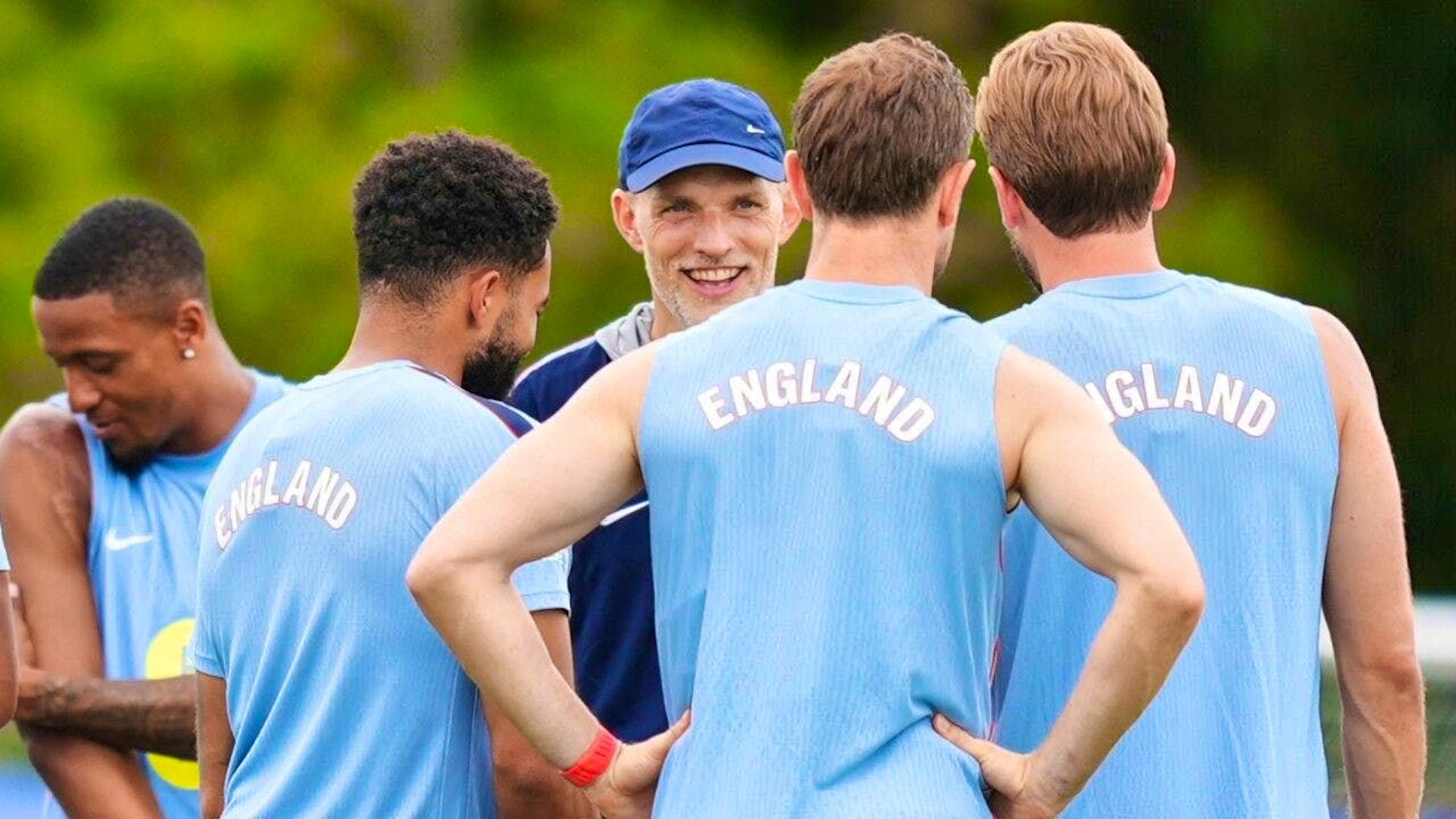 Thomas Tuchel gets Harry Kane (right) and the team fired up