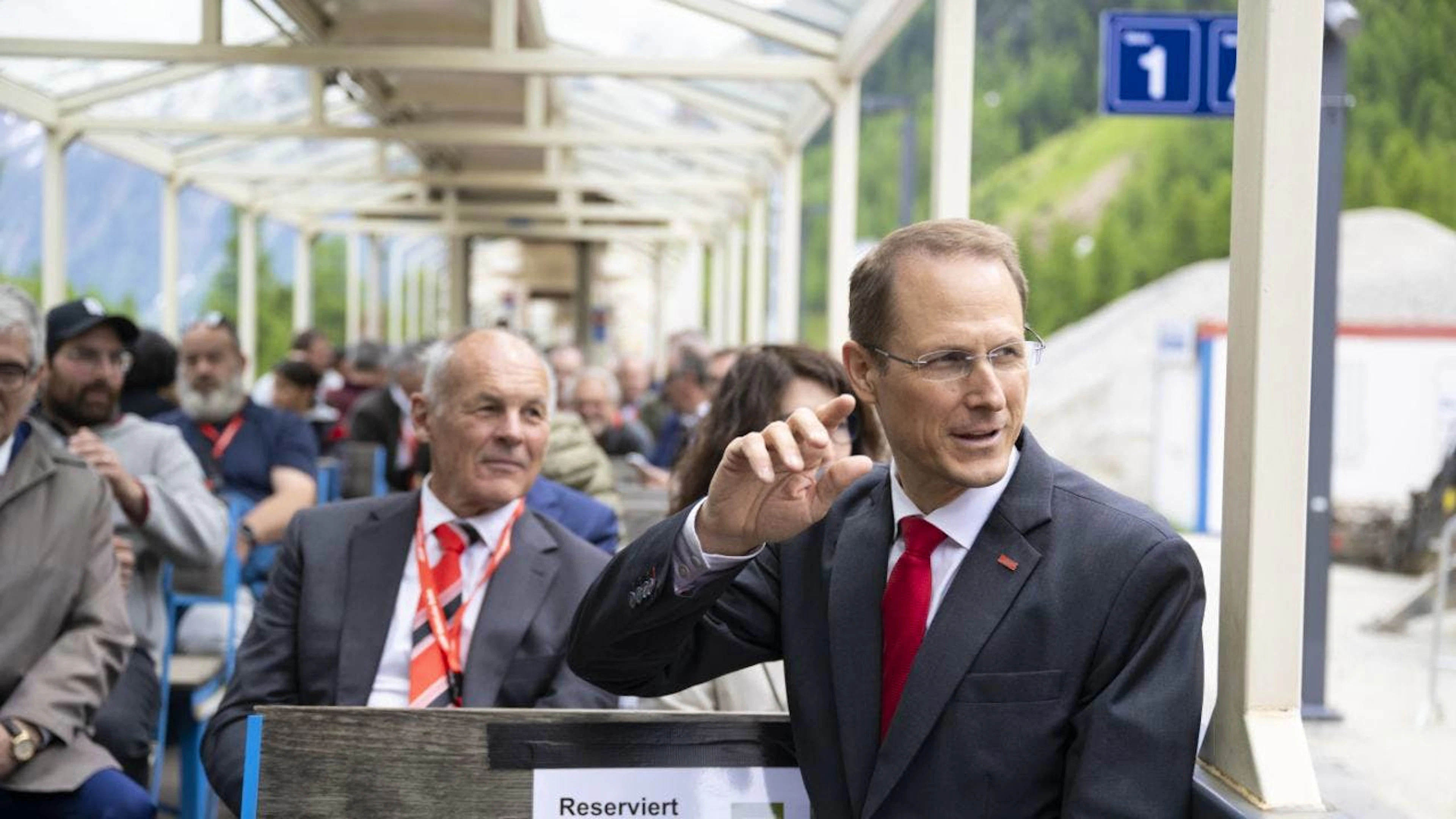 In carrozza! Renato Fasciati all'entrata del portale sud del nuovo tunnel ferroviario dell'Albula, inaugurato nel giugno del 2024. Uno dei momenti indimenticabili dei suoi dieci anni da direttore. (immagine d'archivio)