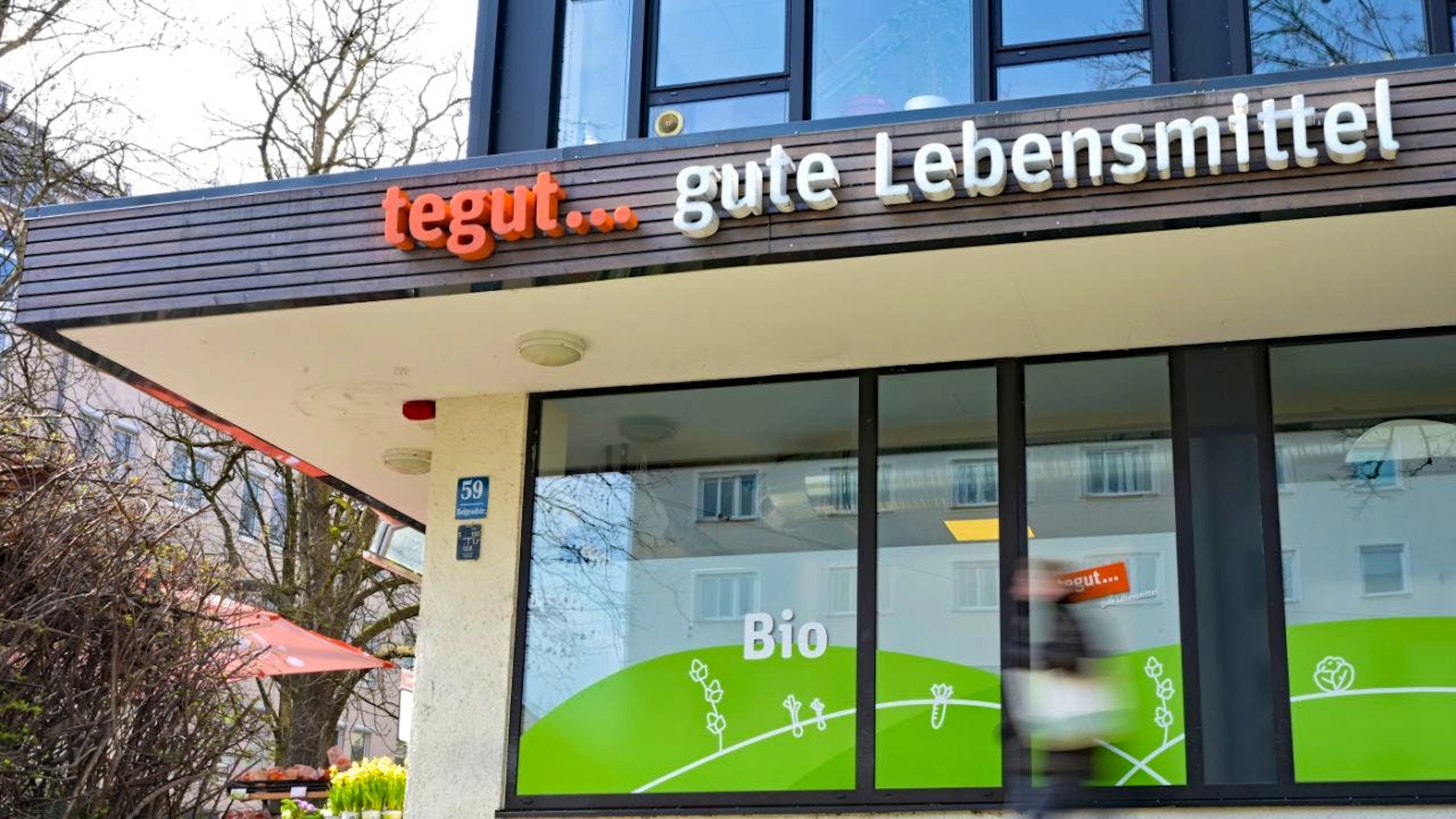 Die Migros hat die Freigabe für den Verkauf von 36 Filialen an Tante Enso erhalten. Der grösste Brocken steht aber noch aus. (Symbolbild)