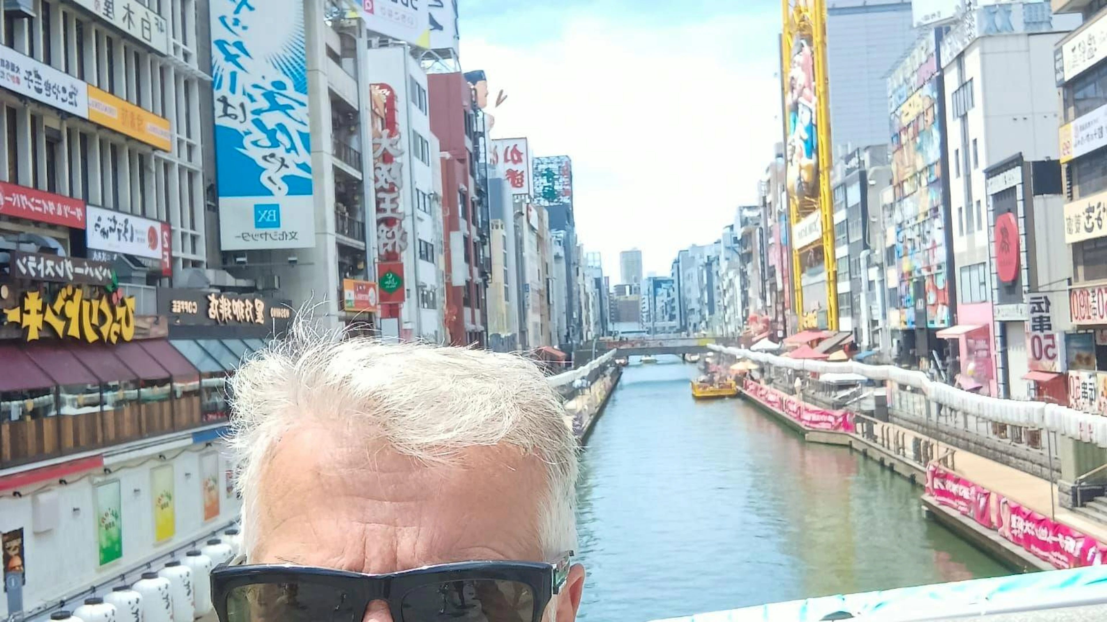 Heinz fährt gerne mit seinem E-Bike herum und besichtigt auch mal die Gegend, Osaka liegt rund 80 Kilometer von seinem Zuhause entfernt.&nbsp;