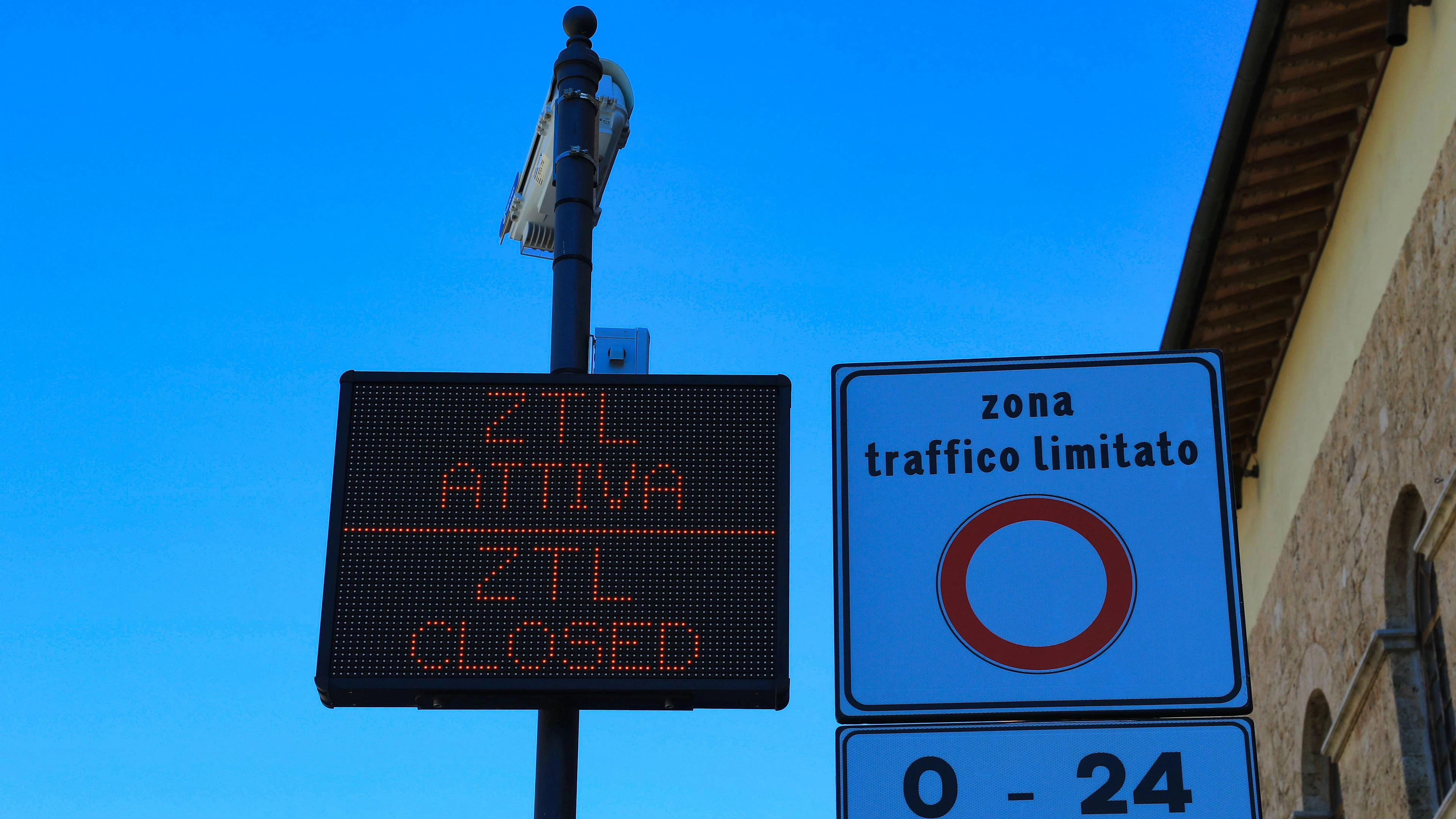 Ecco una delle zone a traffico limitato in Italia.