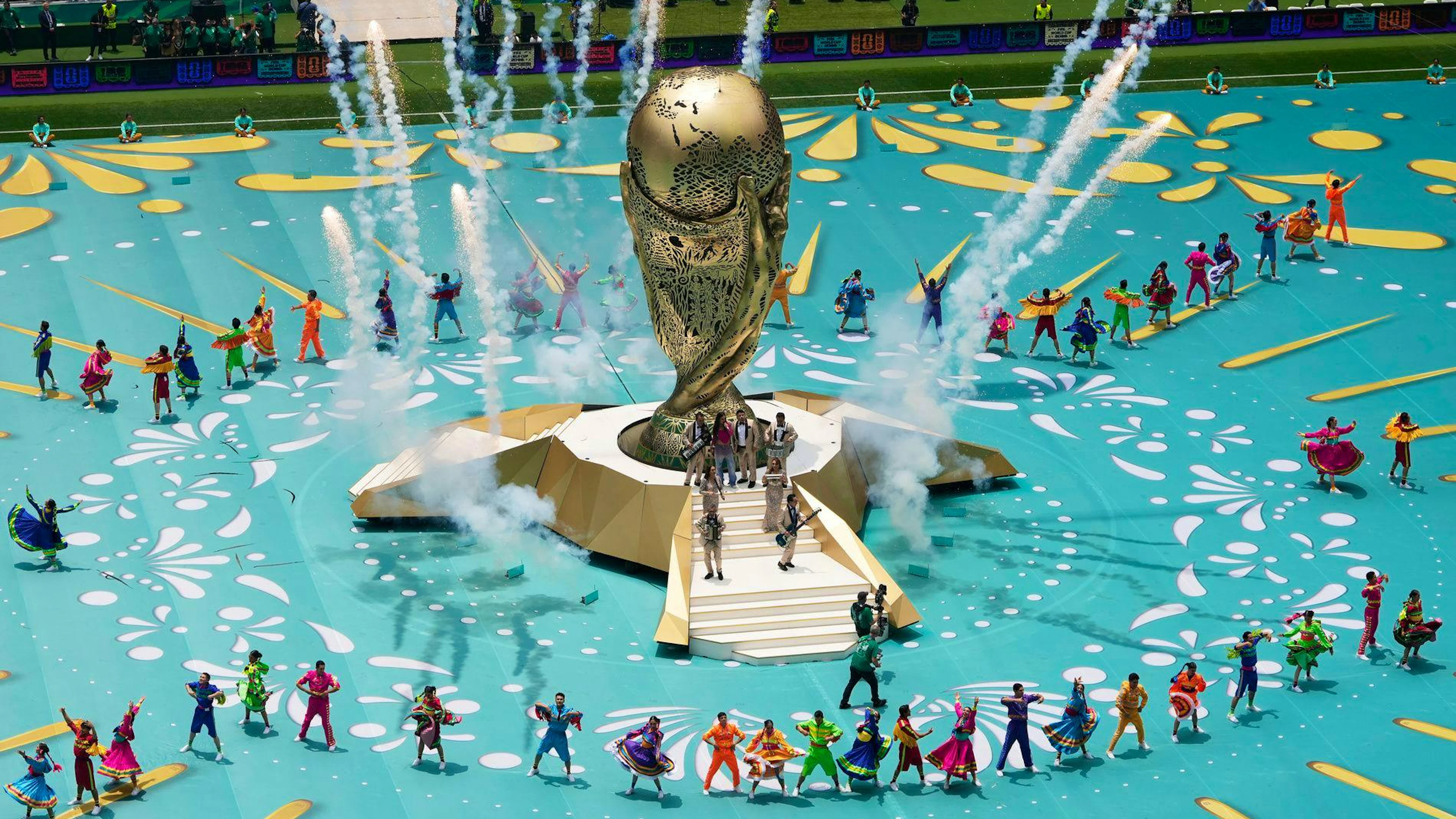 La prima delle tre cerimonie d'apertura previste si è svolta allo stadio Azteca di Città del Messico.