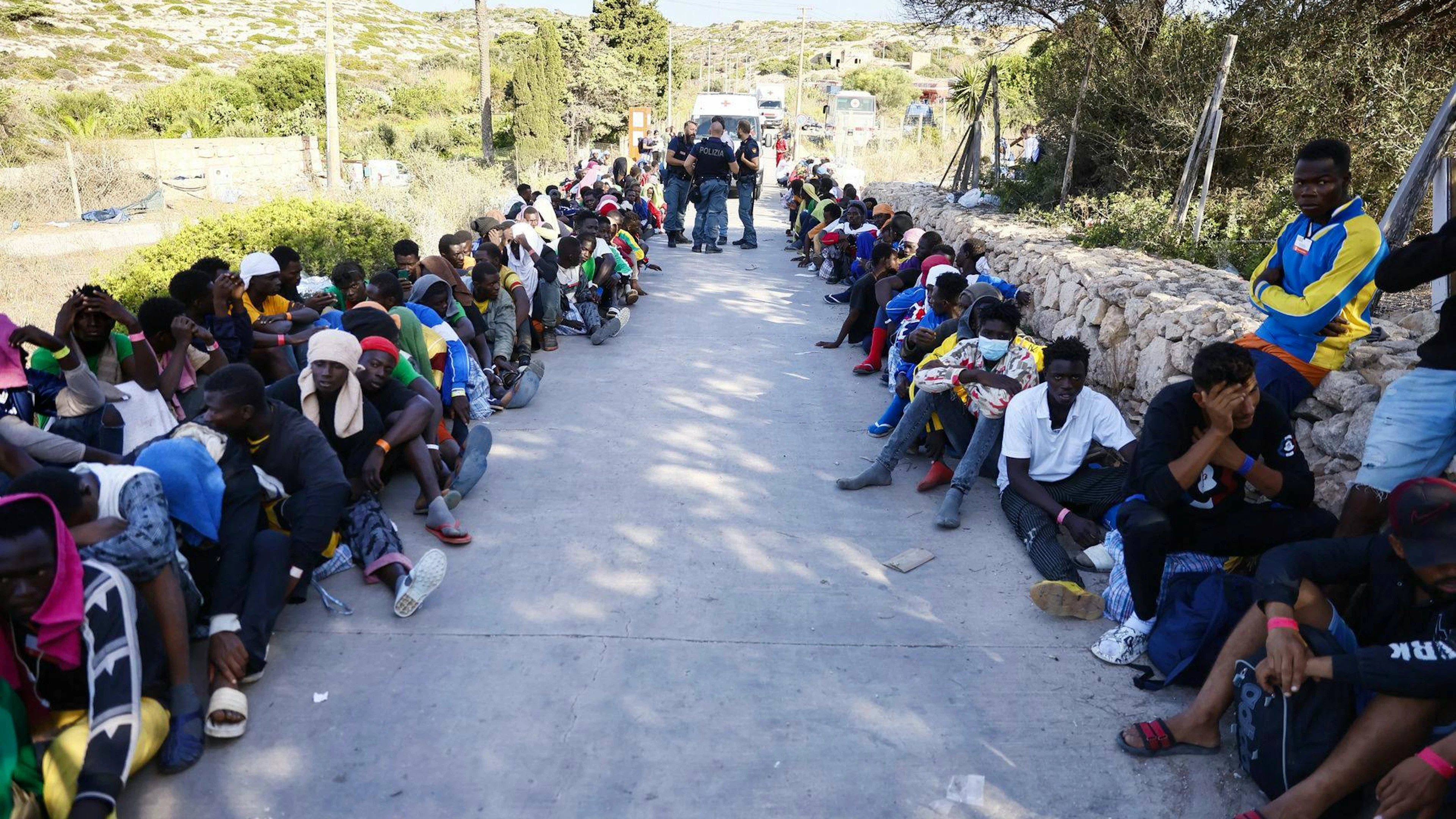 Geflüchtete in Lampedusa: Die EU will möglichst viele Asylverfahren an ihren Aussengrenzen durchführen. Die Mitgliedsstaaten sind mehrheitlich noch nicht bereit dafür. 