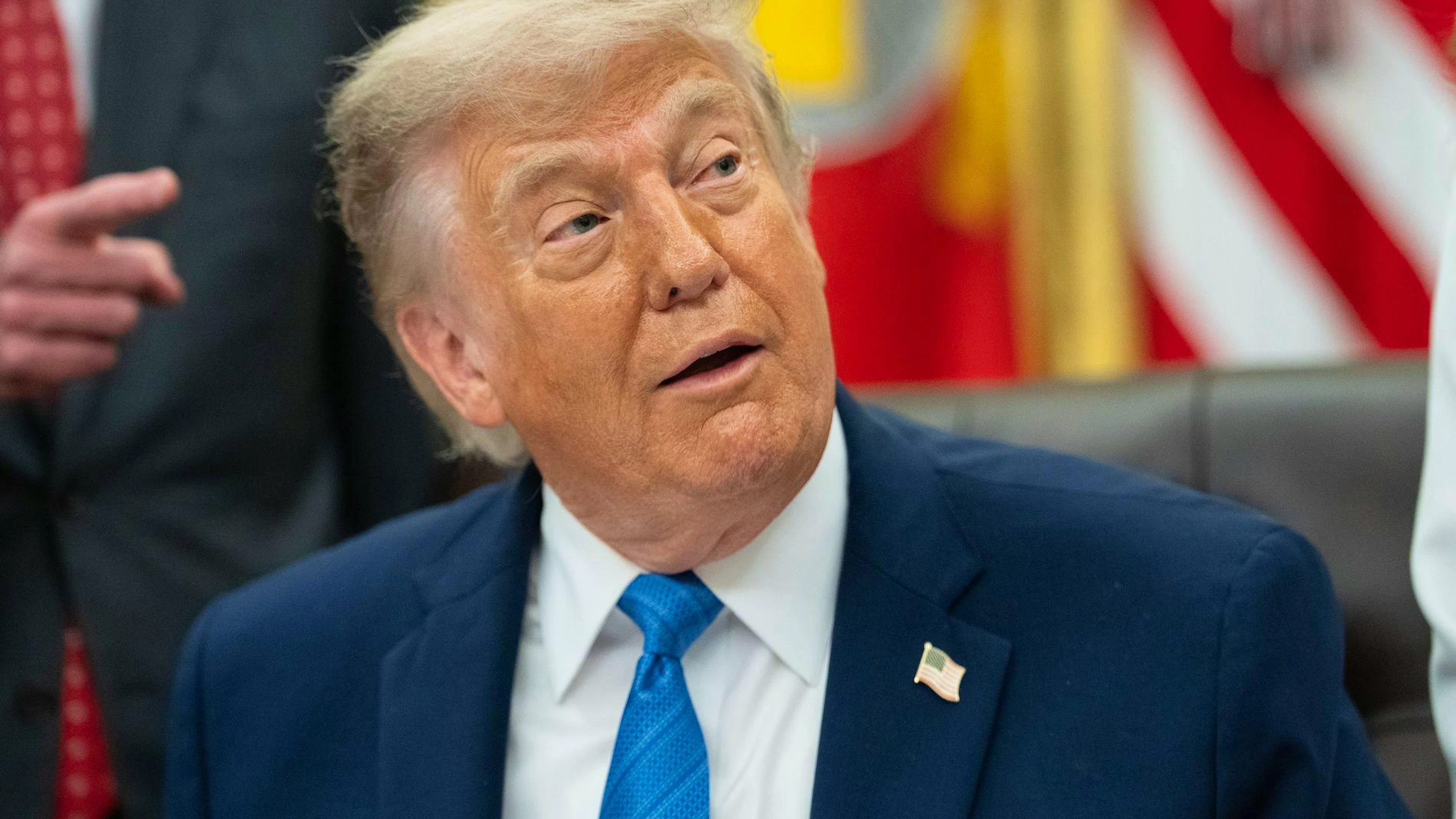 Donald Trump jauge aussi les dirigeants étrangers et réserve ses compliments à ceux qu'il apprécie. Il trouve par exemple «séduisant» le président du Paraguay Santiago Pena ou le dirigeant syrien Ahmad al-Chareh.