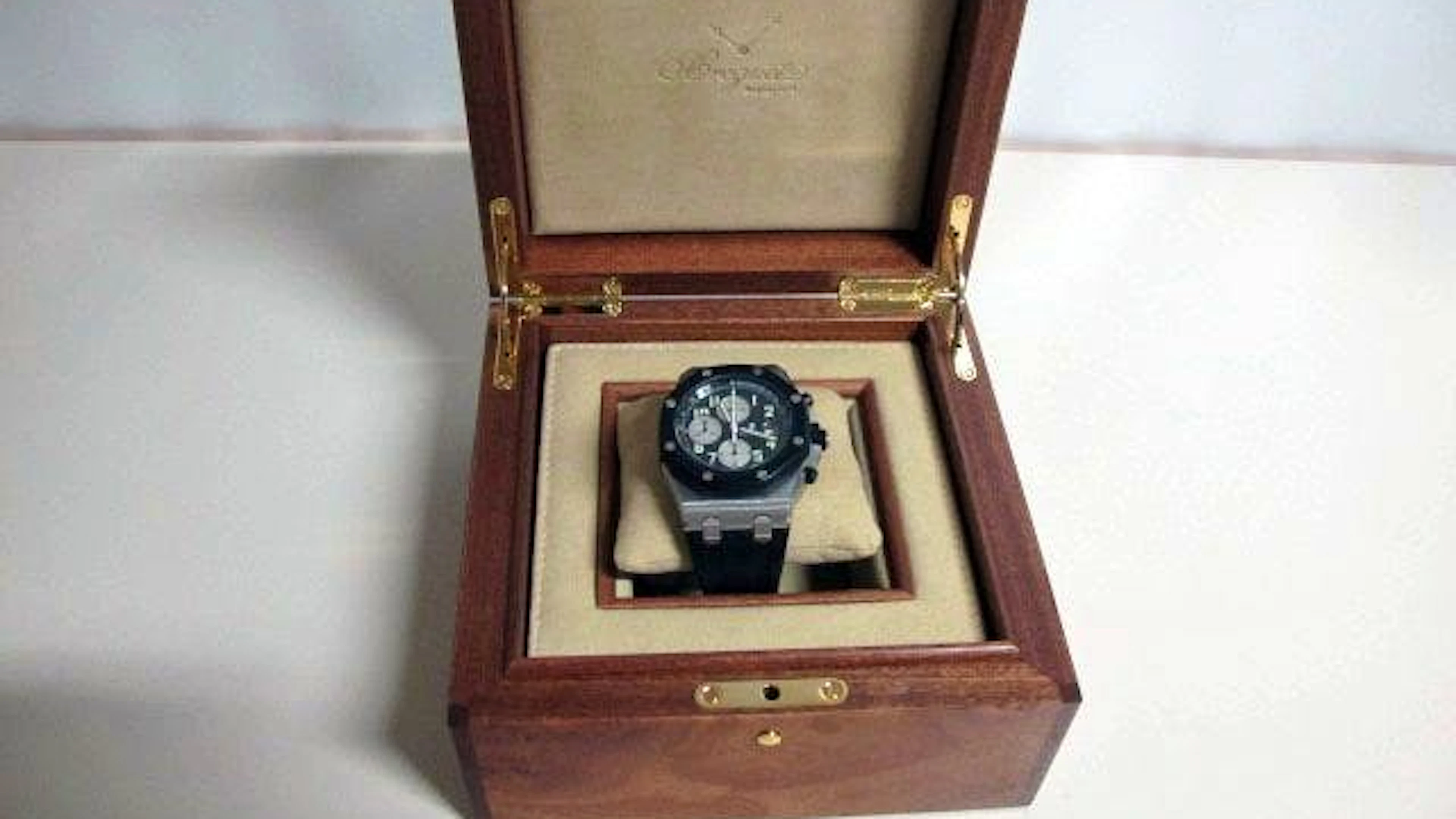 Eine Uhr im Wert von 23'600 Franken