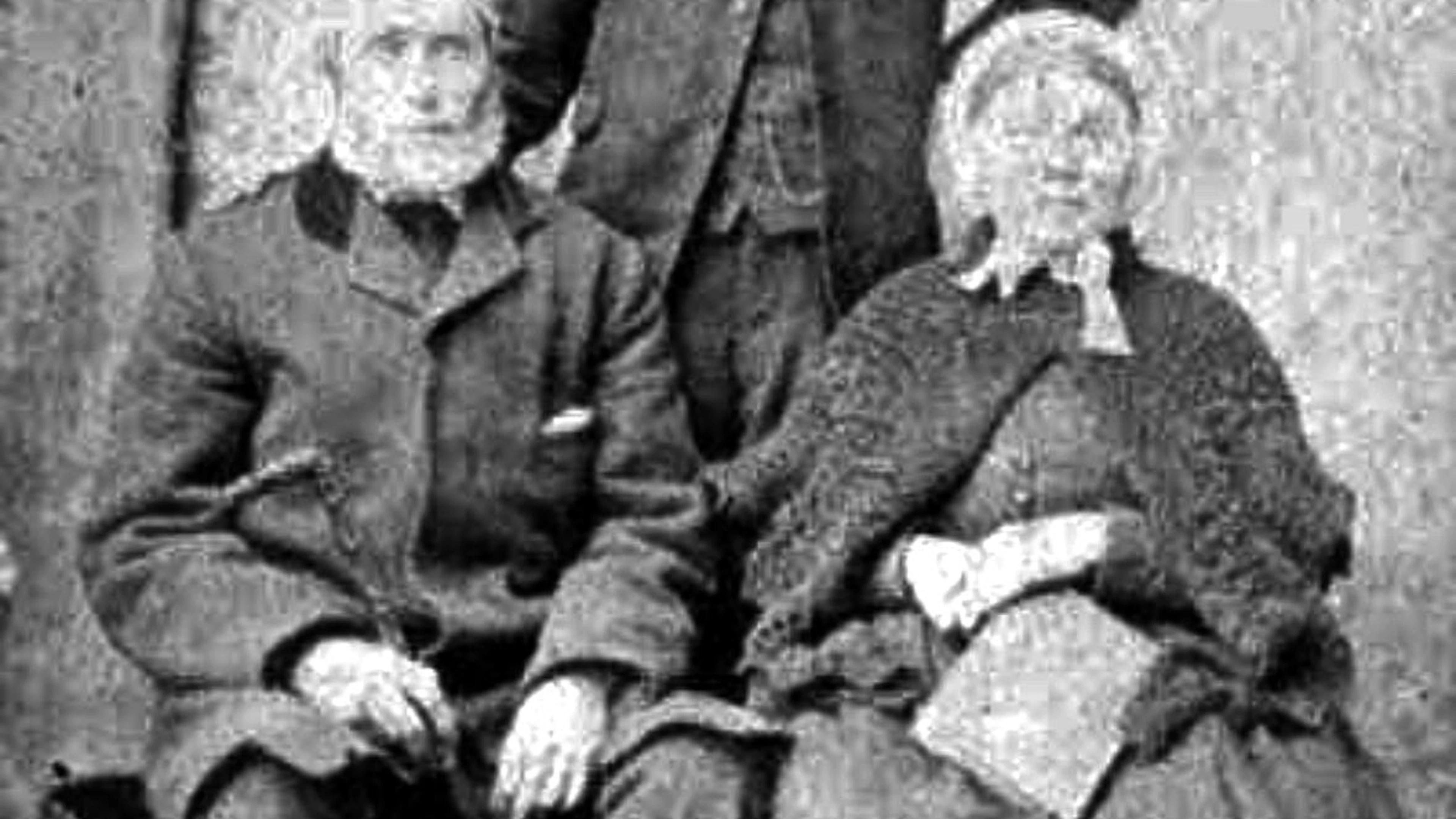 Hierzu zwei <strong>Fun Facts: Erstens</strong> hatte Mary Anne einen Onkel, der Donald hiess und als Fischer sein Leben auf See gelassen hat. Er wurde 34 Jahre alt. Hier steht er hinter seinen Eltern, Alexander (1830–1900) und Anne MacLeod (1833–1923), den Urgosseltern von Donald Trump. <strong>Fun Fact II:</strong> Der Clan der MacLeods hat einen <a target="_blank" rel="nofollow" href="https://clan-macleod-society.ch/">Schweizer Fanclub</a>.