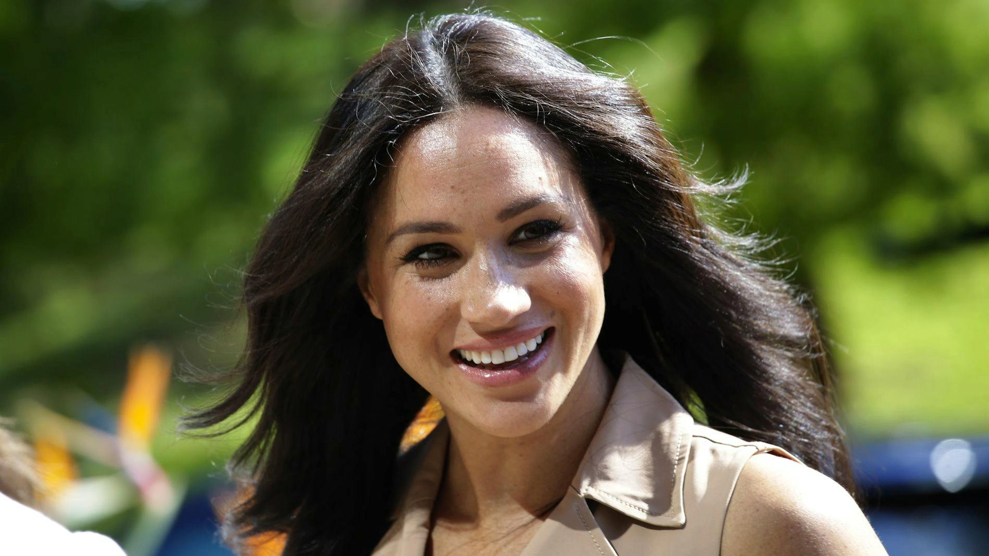 Meghan pubblica undici foto private: una in particolare fa parlare.