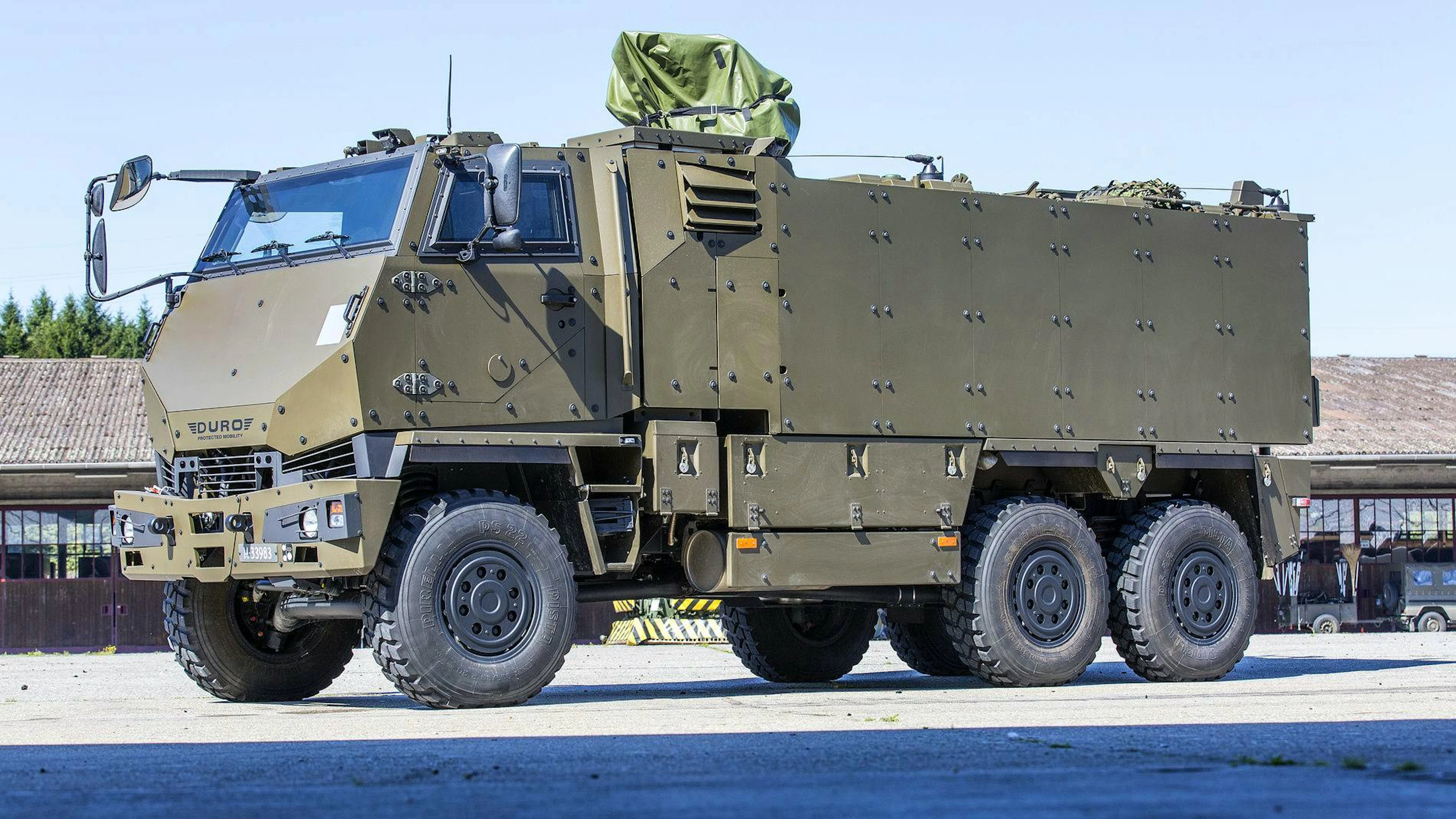 Ein Gepanzertes Mannschaftstransportfahrzeug (GMTF) Duro der Schweizer Armee. Beim Unfallfahrzeug handelt es sich allerdings um eine kleinere GMTF-Version.