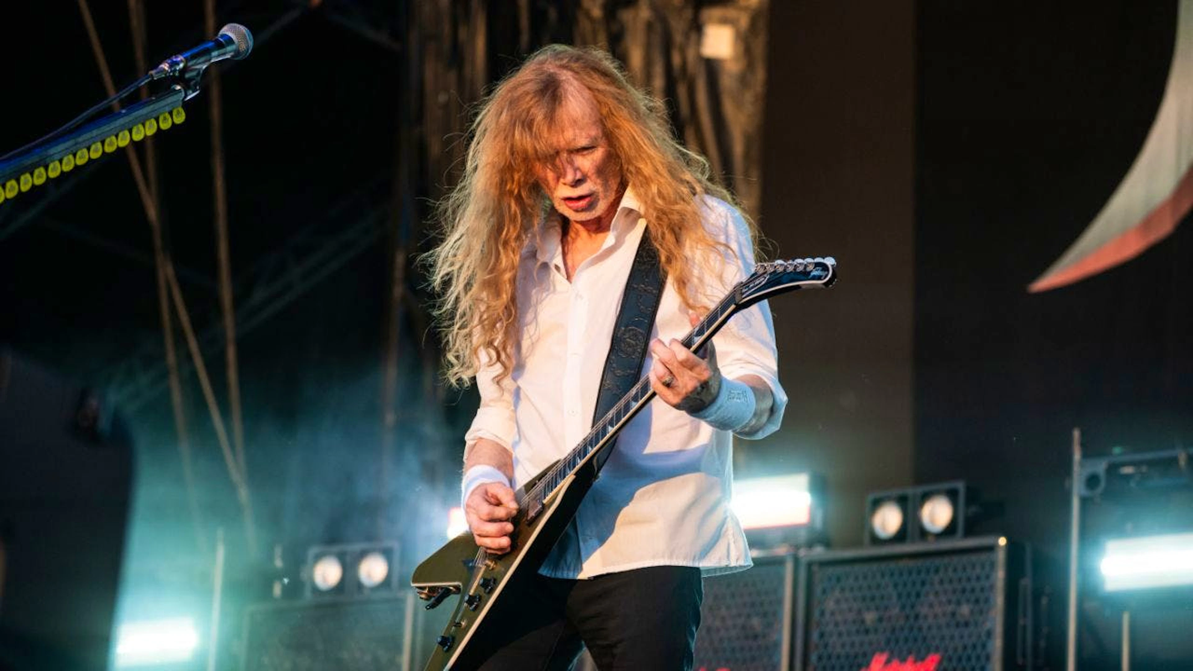 Il frontman dei Megadeth Dave Mustaine sul palco a Columbus, Ohio (USA), in una tappa del tour This Was Our Life. (immagine d'archivio)