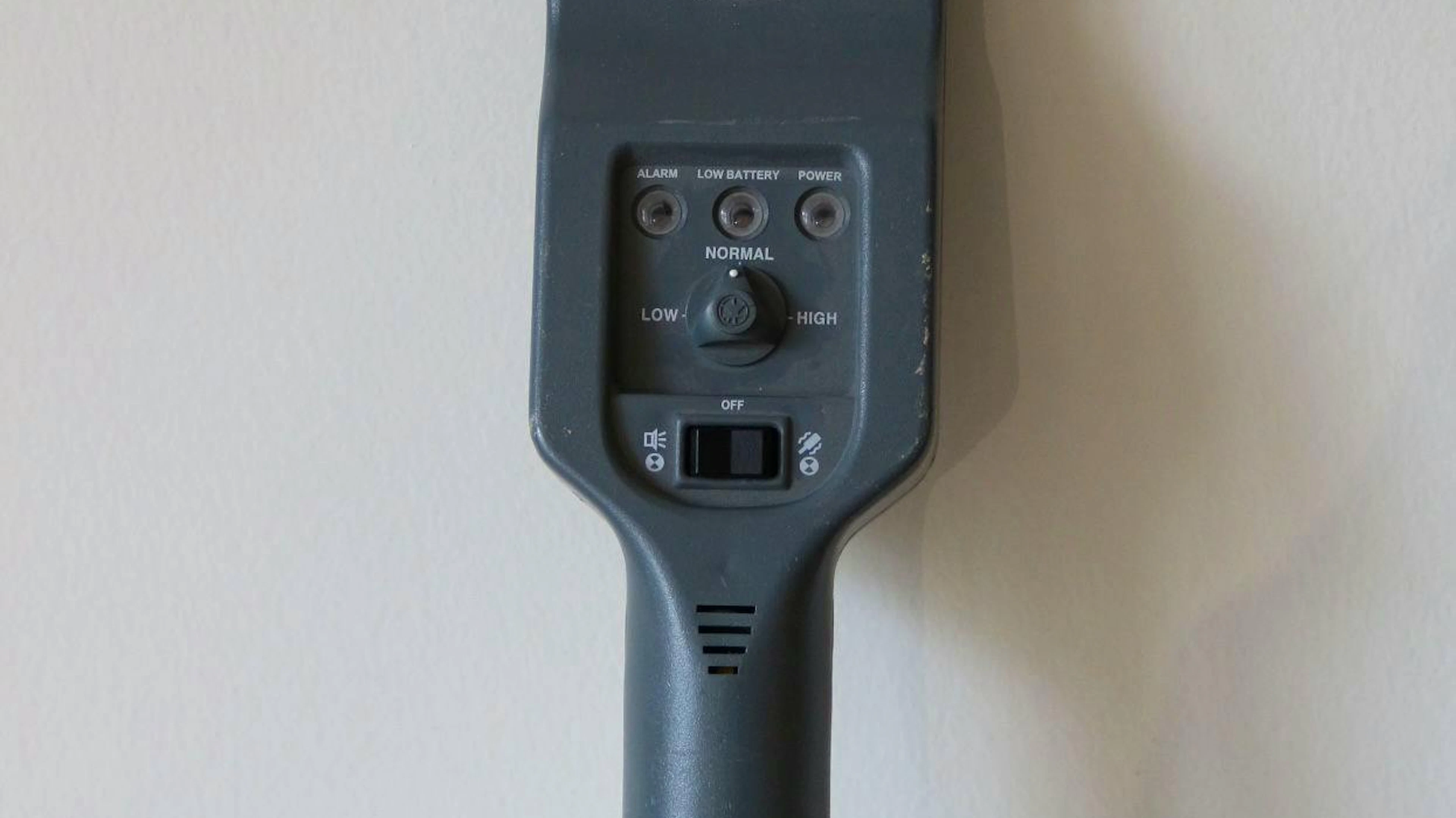 Ein Metall-Detektor.