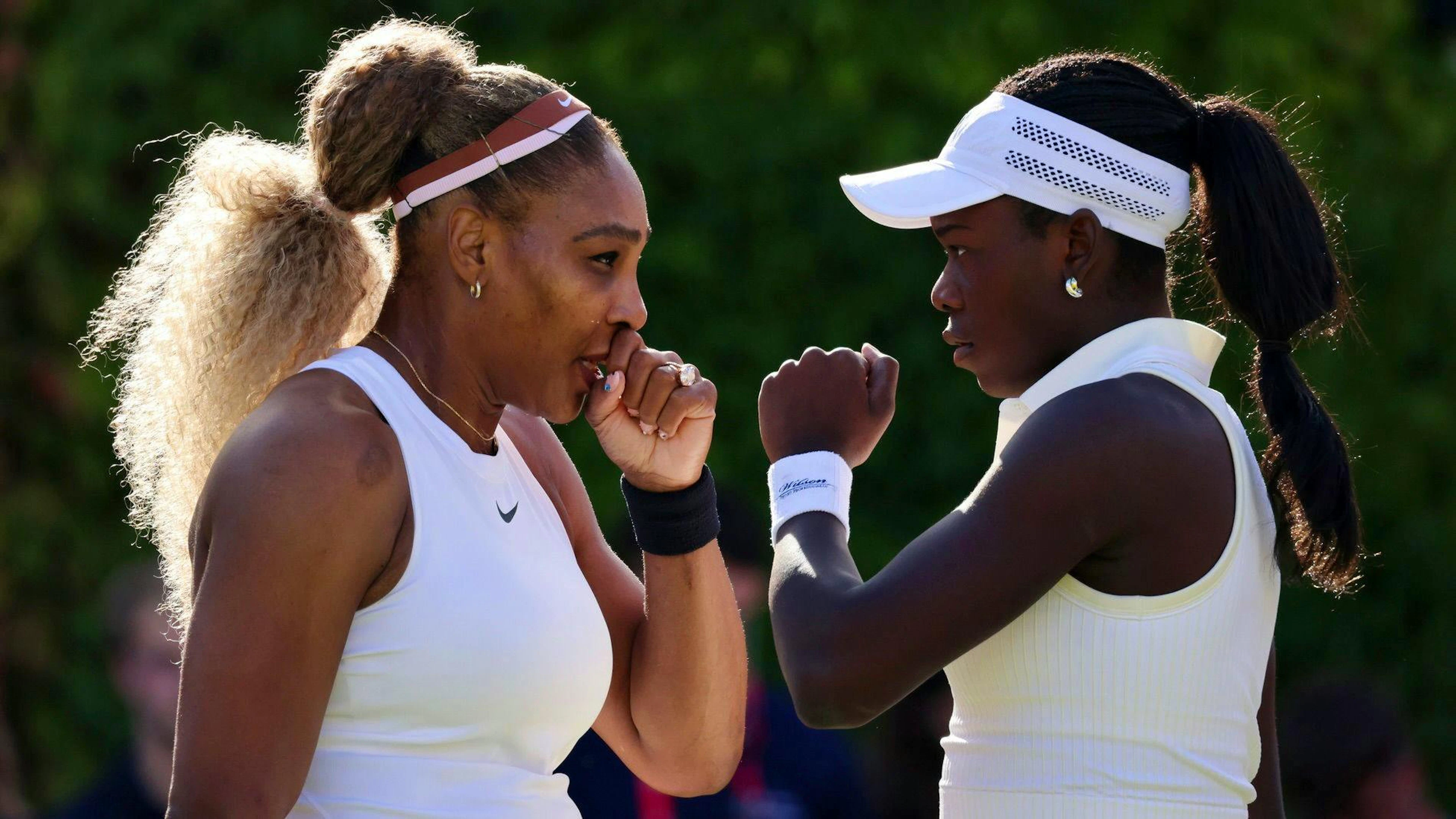Le retour de Serena Williams à Londres n'aura duré que le temps d'une rencontre en double.