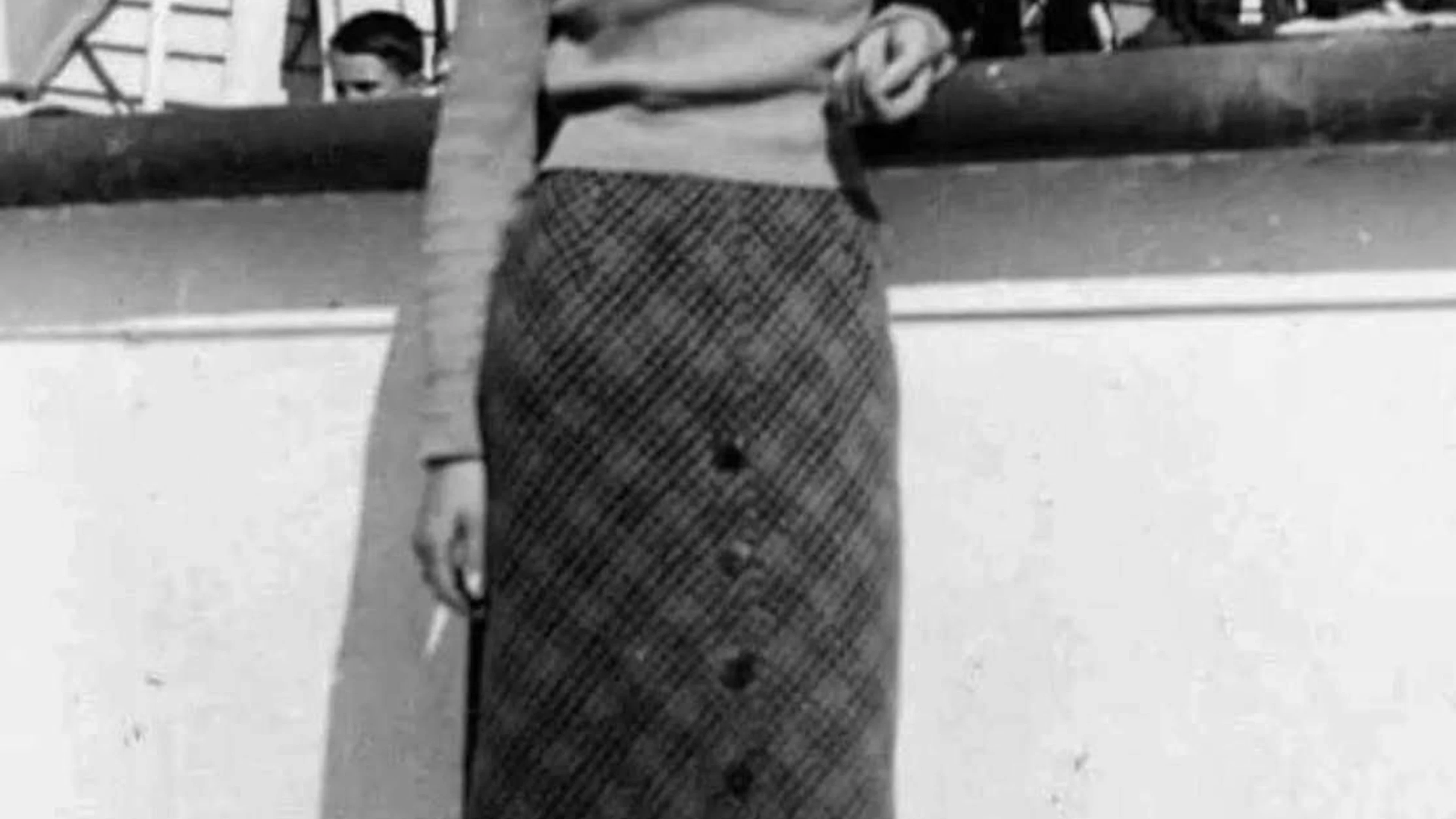 In 1930, Mary Anne MacLeod emigrated from a poor fishing village in Scotland to the U.S. with just $50, where some of her relatives had already settled. She lived with a sister in New York and made ends meet with odd jobs—such as housekeeping or nannying.