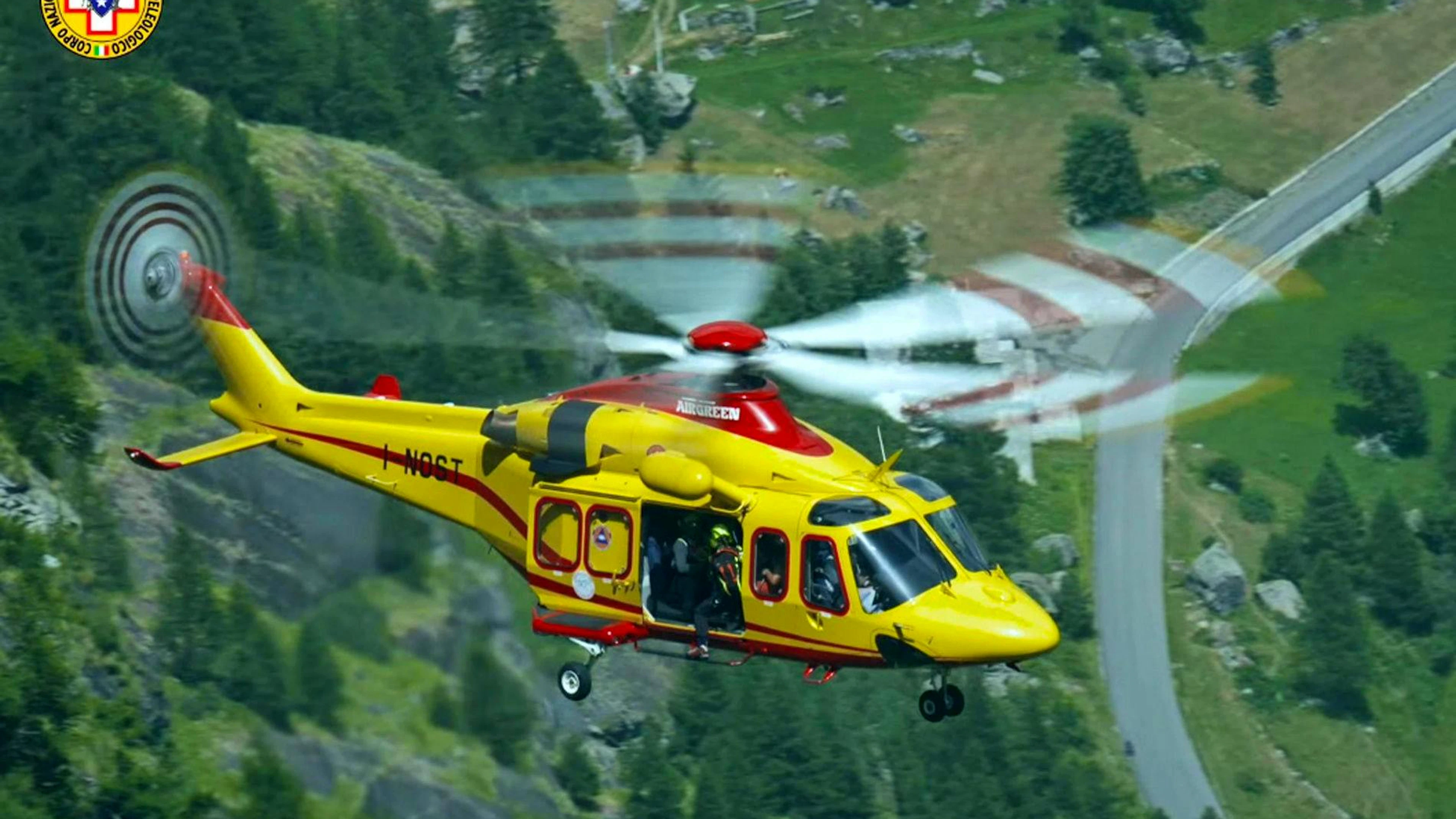 Un elicottero del Soccorso alpino italiano, qui in un'immagine illustrativa d'archivio, è intervenuto sul posto.