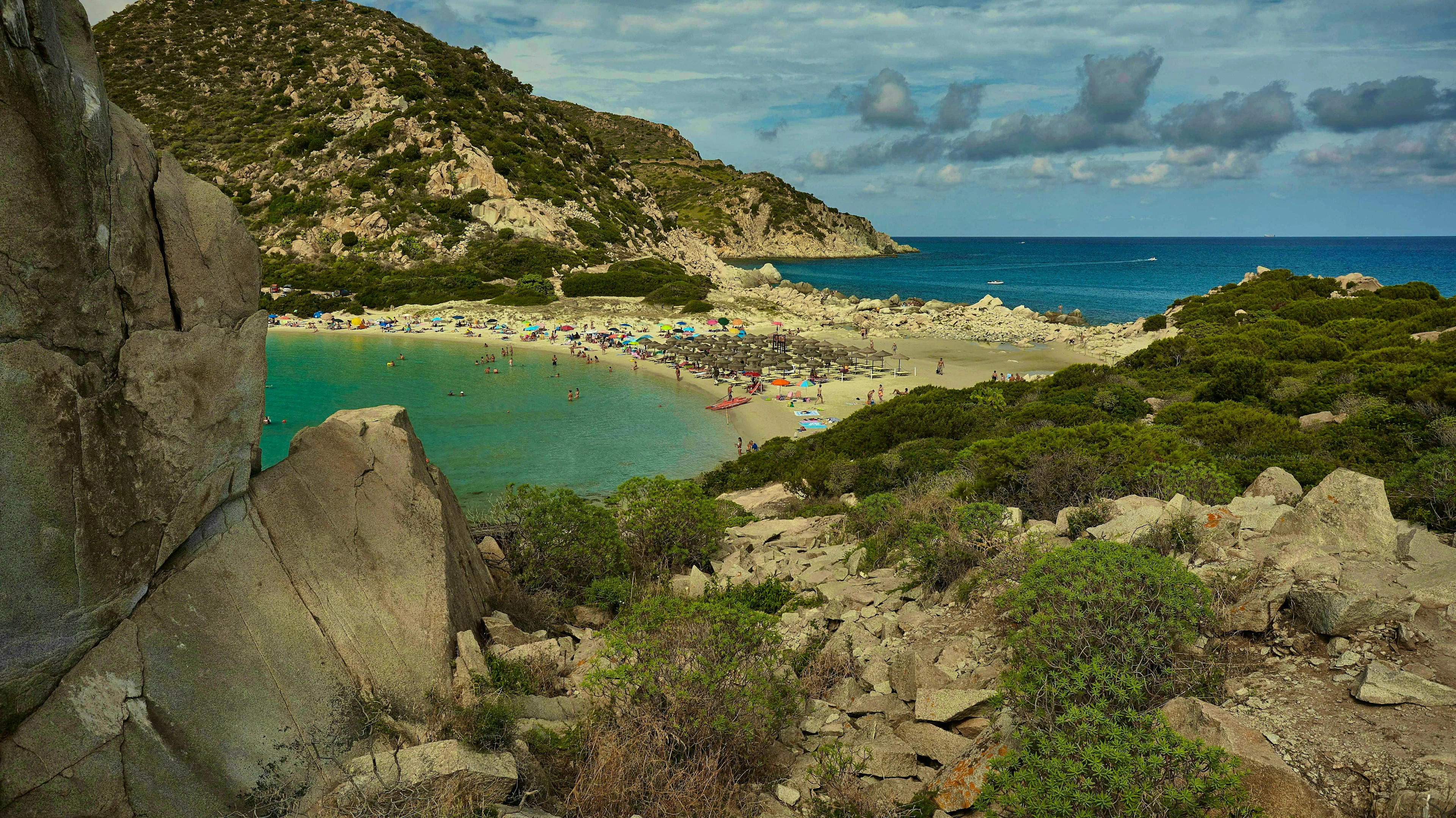 De nouvelles règles s'appliquent à la plage de Punta Molentis en Sardaigne à la suite des incendies de forêt.